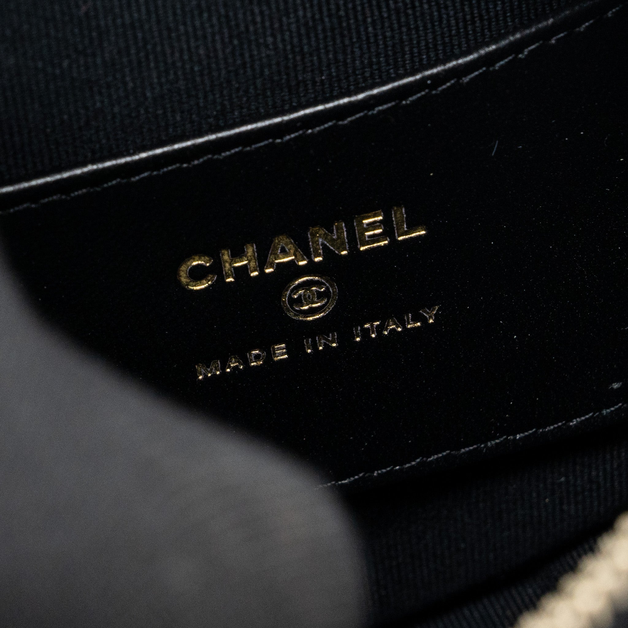 chanel-23c-round-clutch-lambskin-black-ghw-microchip