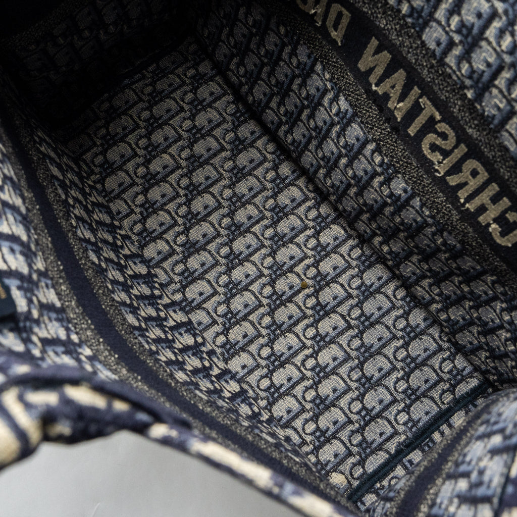 dior-large-book-tote-blue-oblique-embroidery-copy