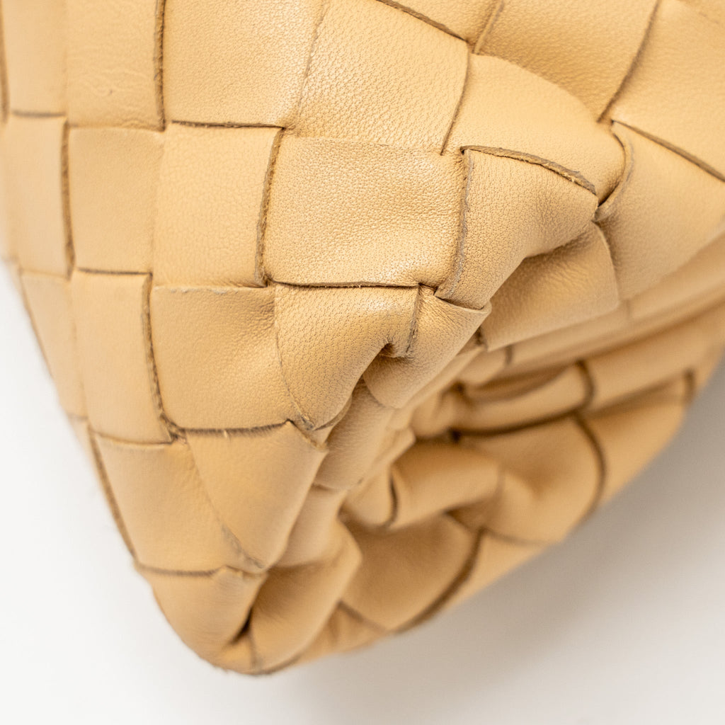 bottega-veneta-mini-pouch-intrecciato-lambskin-beige