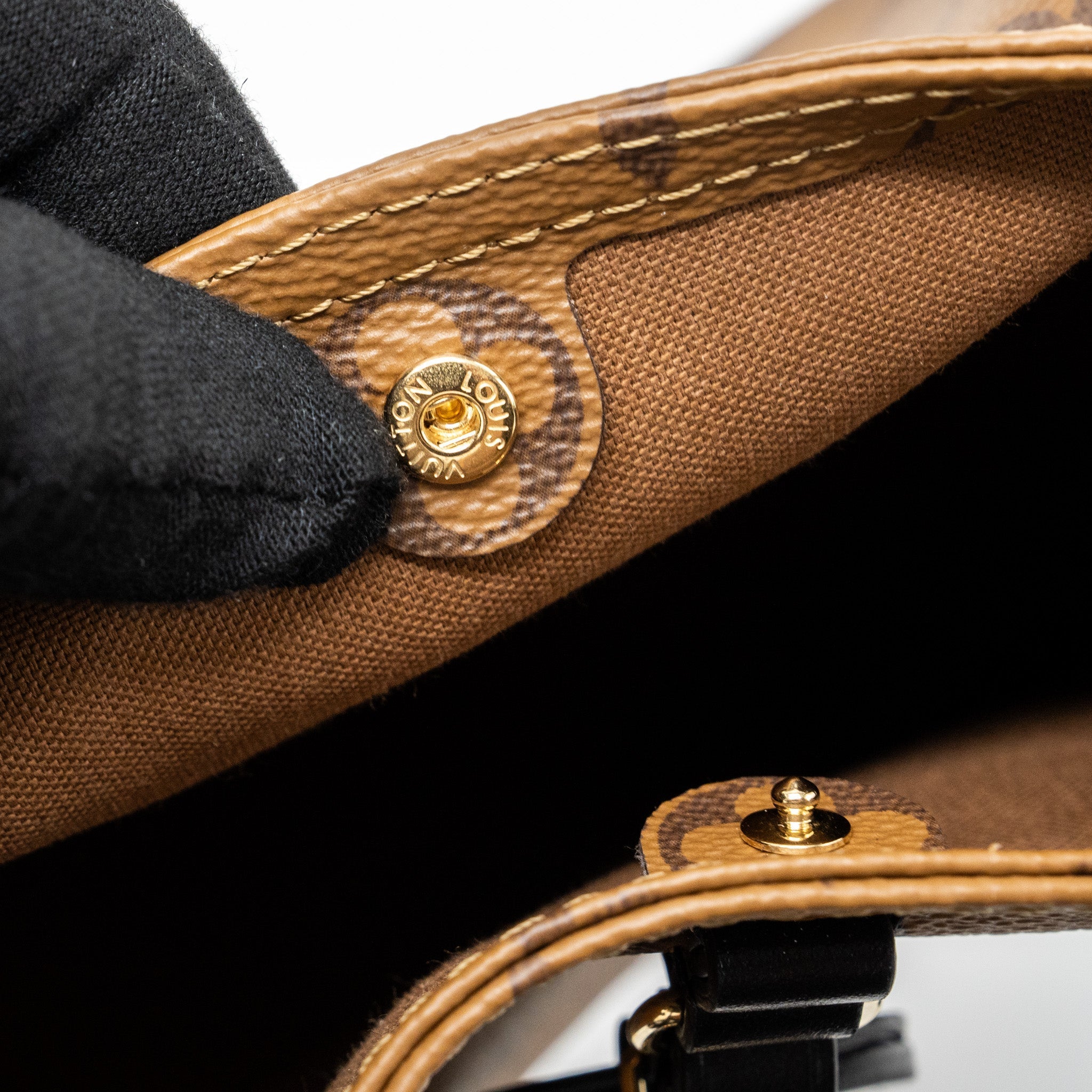 louis-vuitton-atlantis-bb-monogram-reverse-canvas-ghw