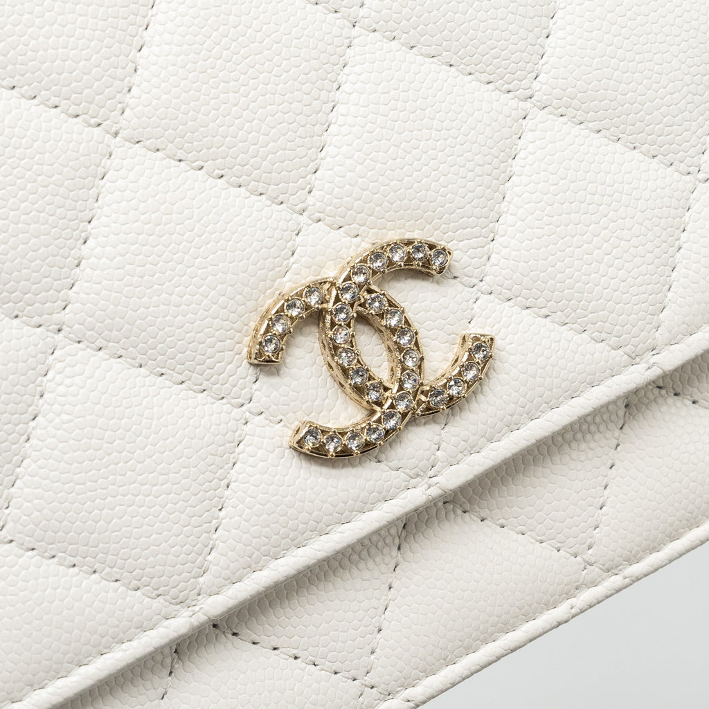 copy-of-chanel-detail-crystal-cc-logo-wallet-on-chain-caviar-white-lghwmicrochip
