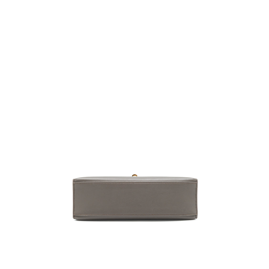 hermes-kelly-pochette-swift-8f-gris-etain-ghw-stamp-square-p