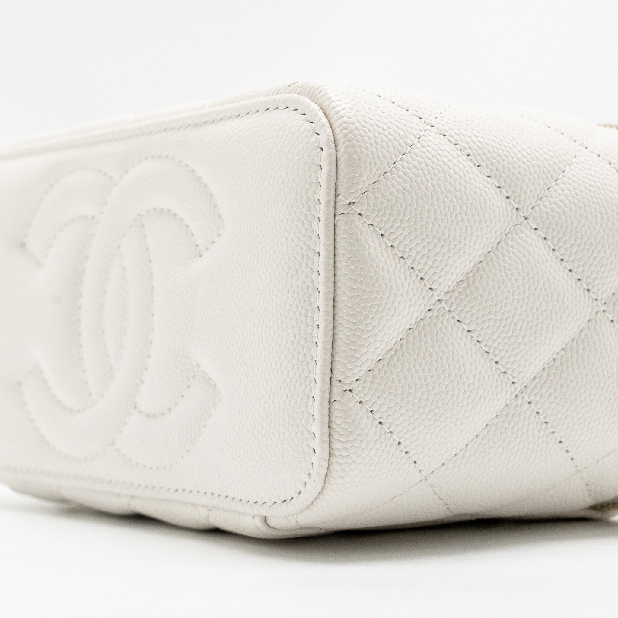 chanel-long-vanity-with-chain-caviar-white-lghw-microchip-1