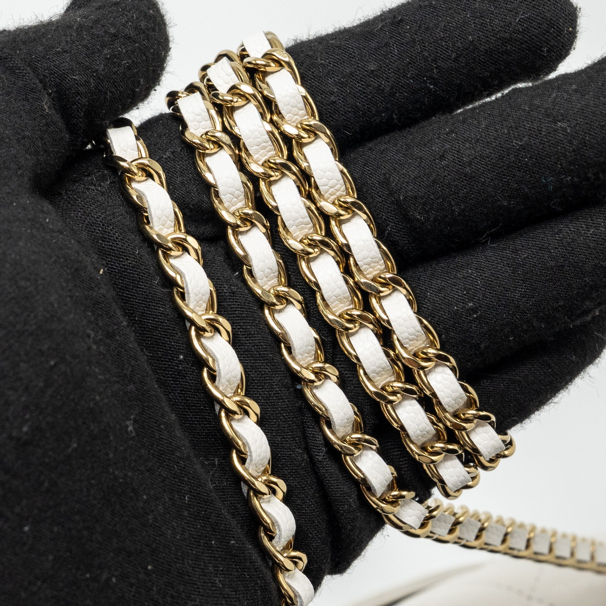 copy-of-chanel-detail-crystal-cc-logo-wallet-on-chain-caviar-white-lghwmicrochip
