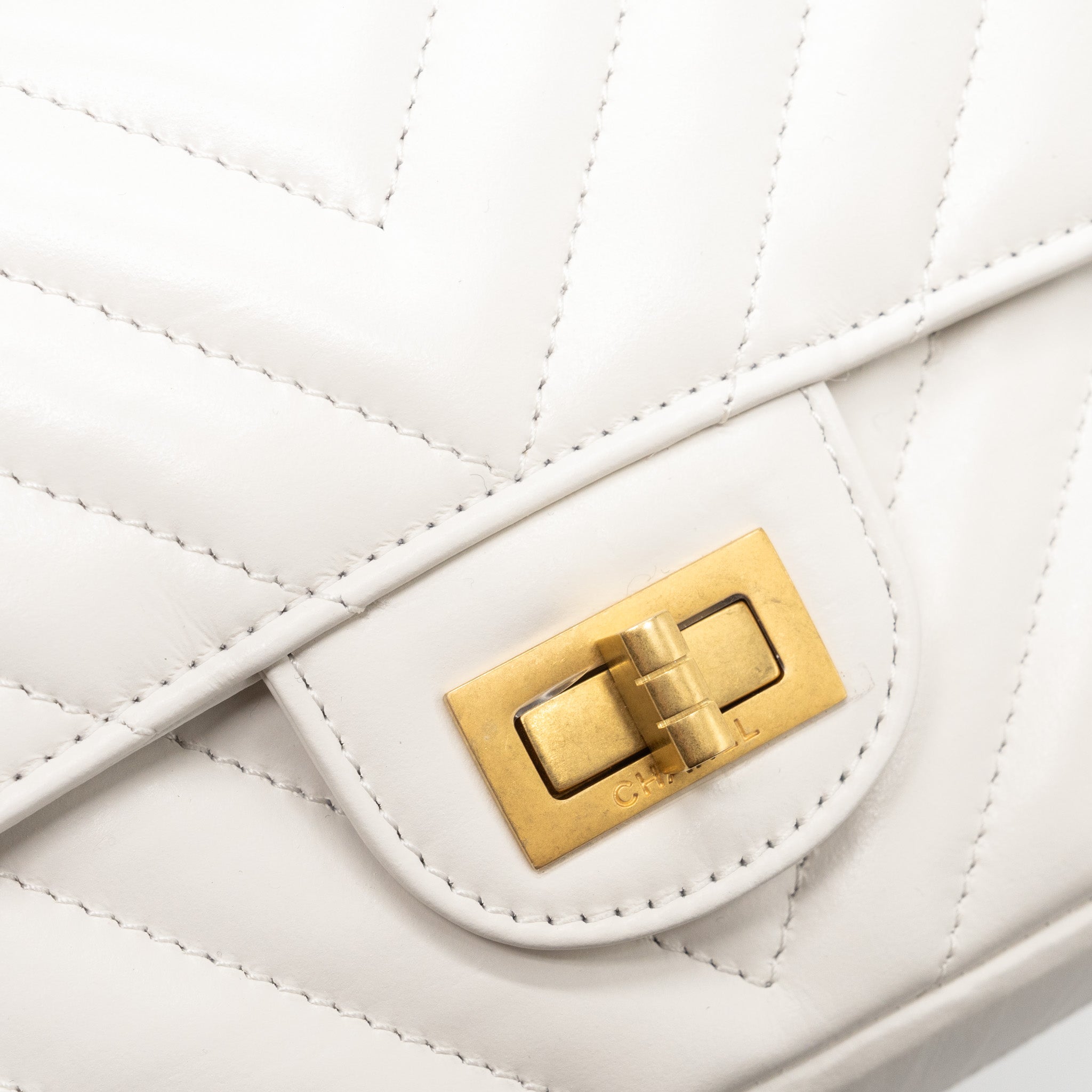 chanel-mini-chevron-2-55-reissue-flap-bag-calfskin-white-ghw-microchip