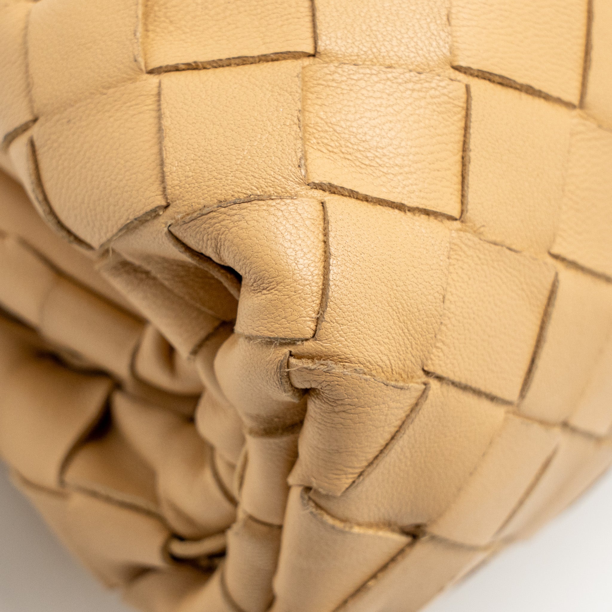 bottega-veneta-mini-pouch-intrecciato-lambskin-beige