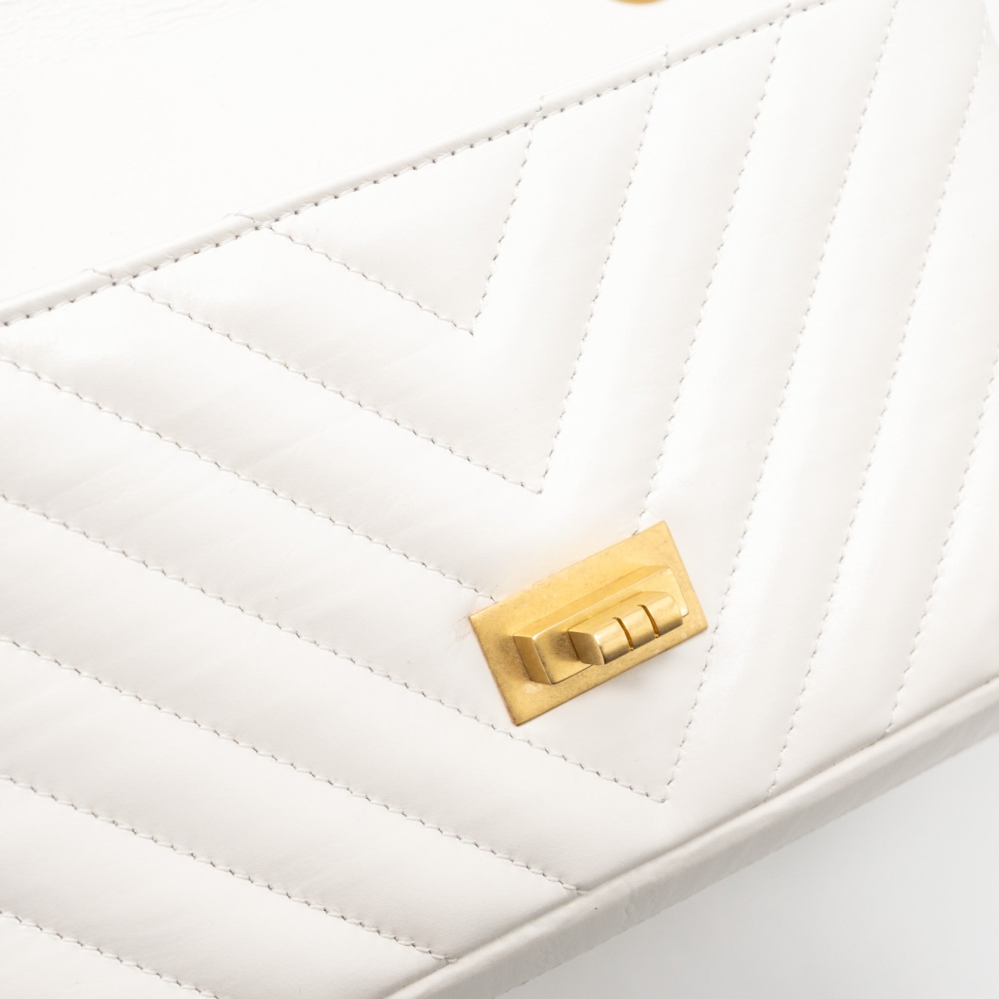 chanel-mini-chevron-2-55-reissue-flap-bag-calfskin-white-ghw-microchip