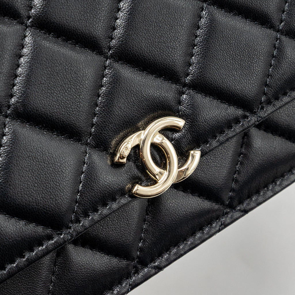 chanel-leather-top-handle-wallet-on-chain-lambskin-black-lghw-microchip-1