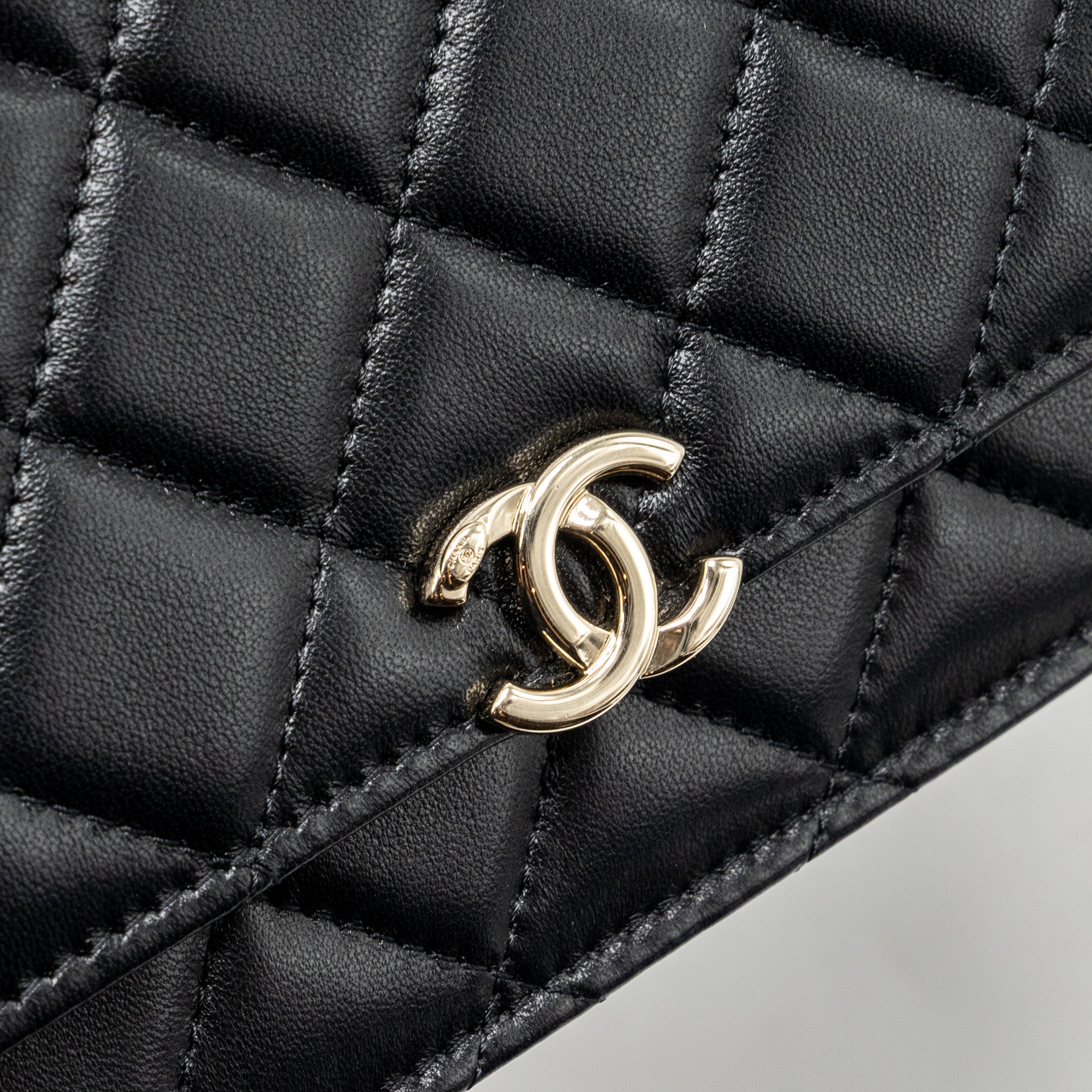 chanel-leather-top-handle-wallet-on-chain-lambskin-black-lghw-microchip-1