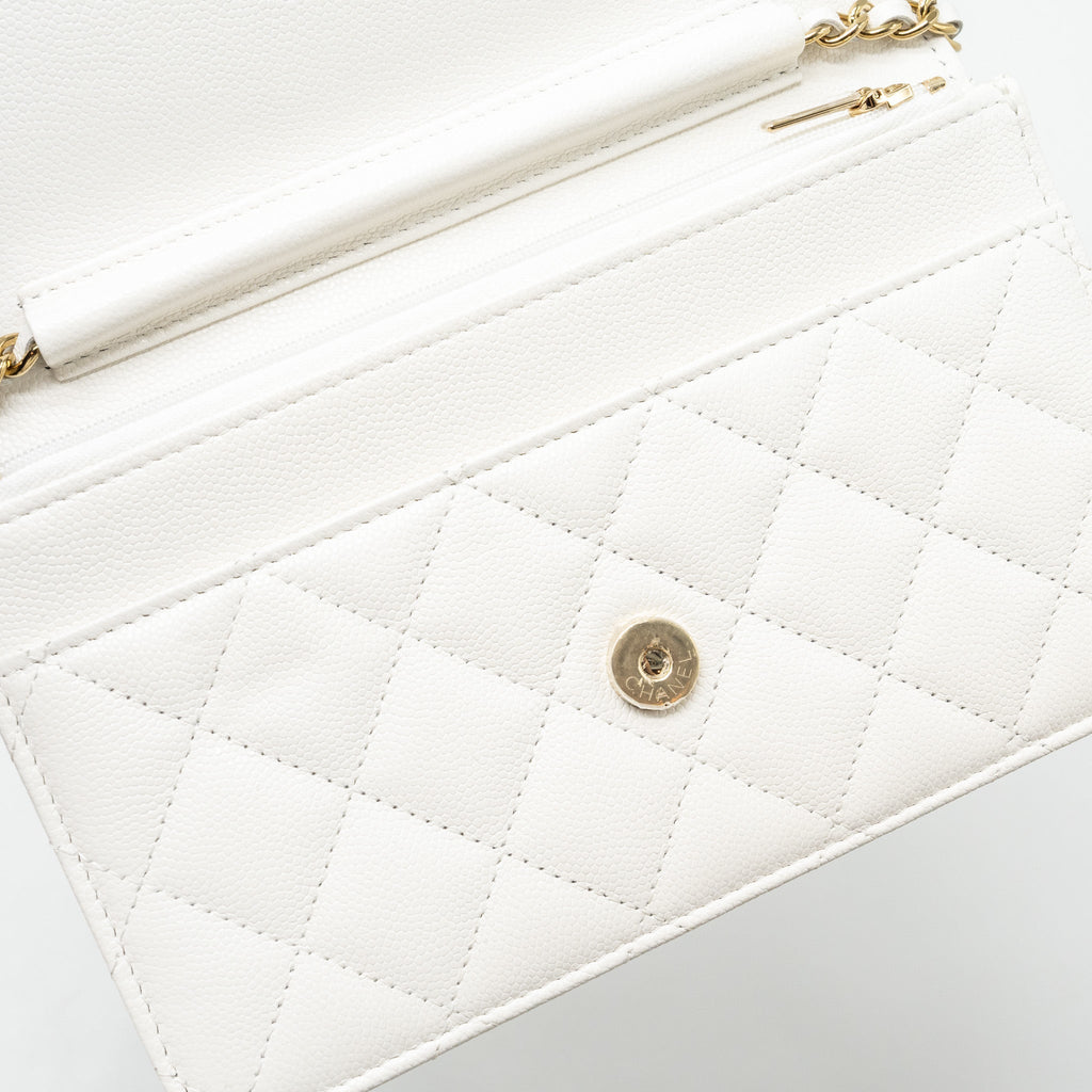 copy-of-chanel-detail-crystal-cc-logo-wallet-on-chain-caviar-white-lghwmicrochip