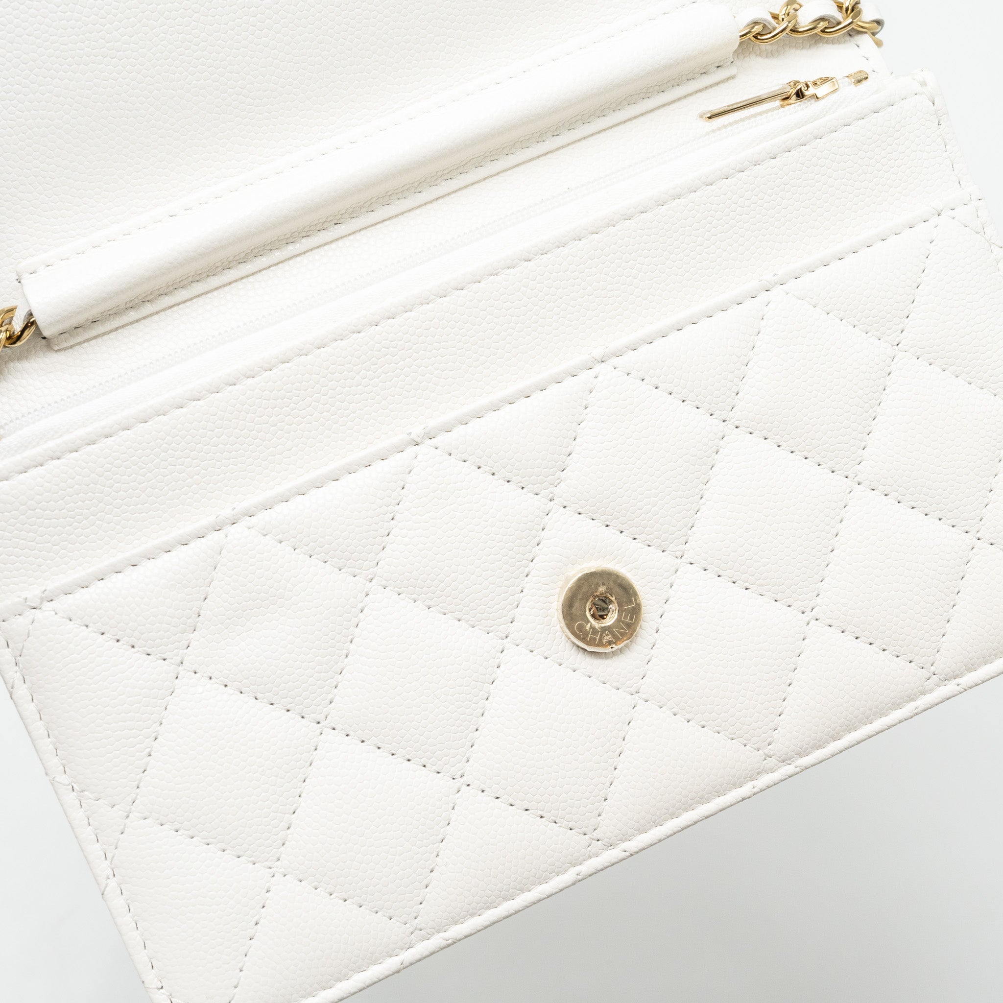 copy-of-chanel-detail-crystal-cc-logo-wallet-on-chain-caviar-white-lghwmicrochip