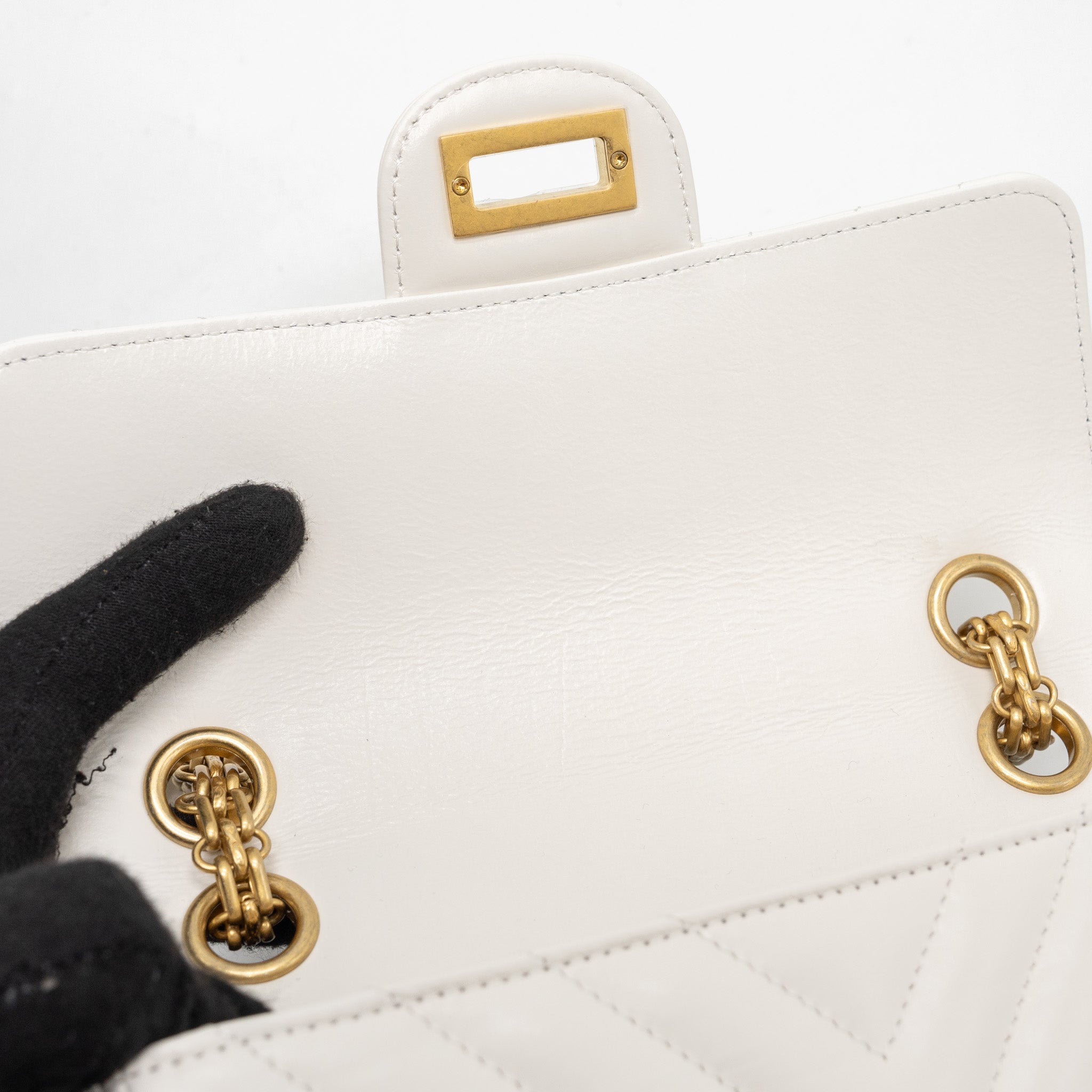 chanel-mini-chevron-2-55-reissue-flap-bag-calfskin-white-ghw-microchip