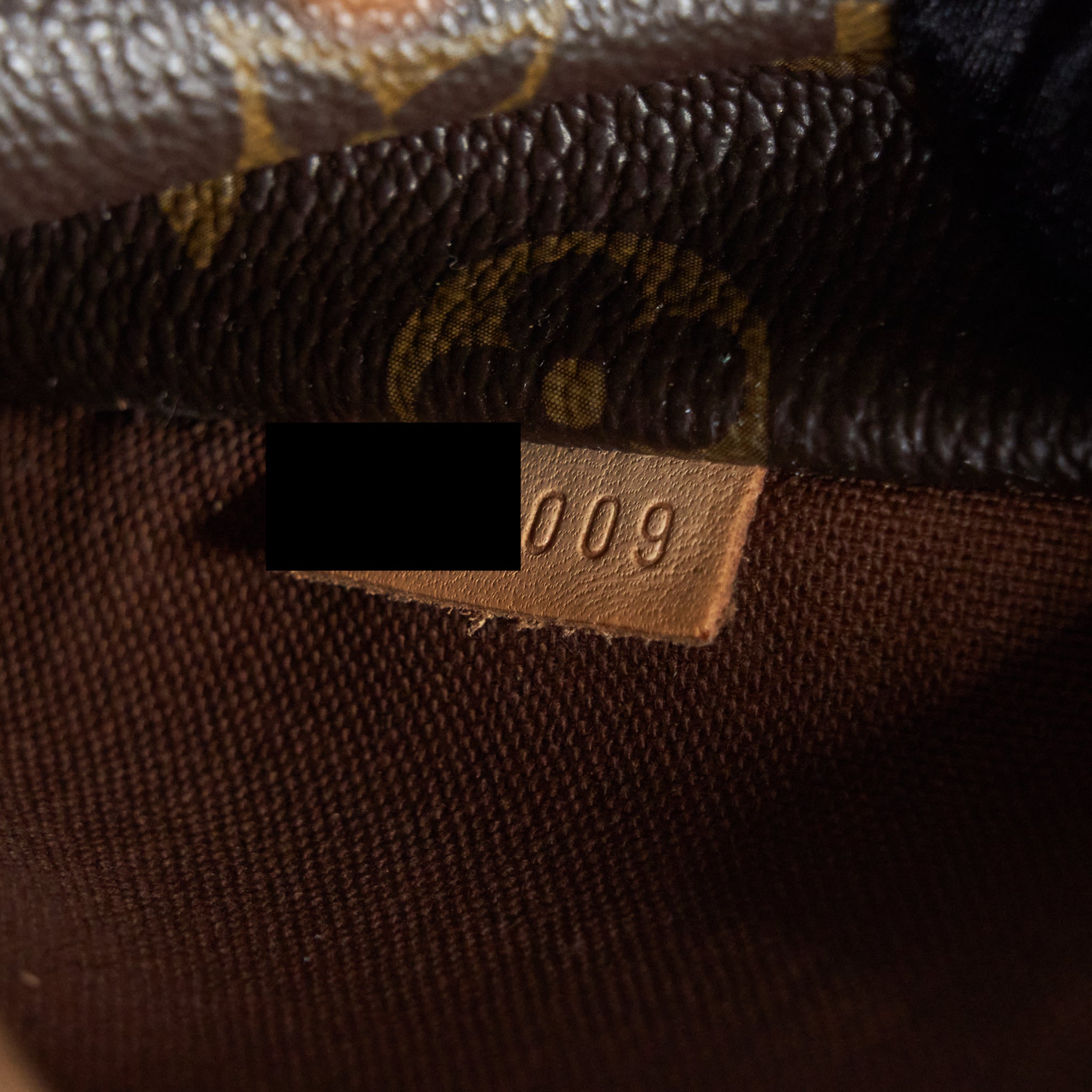 louis-vuitton-tote-bag-monogram-canvas-ghw