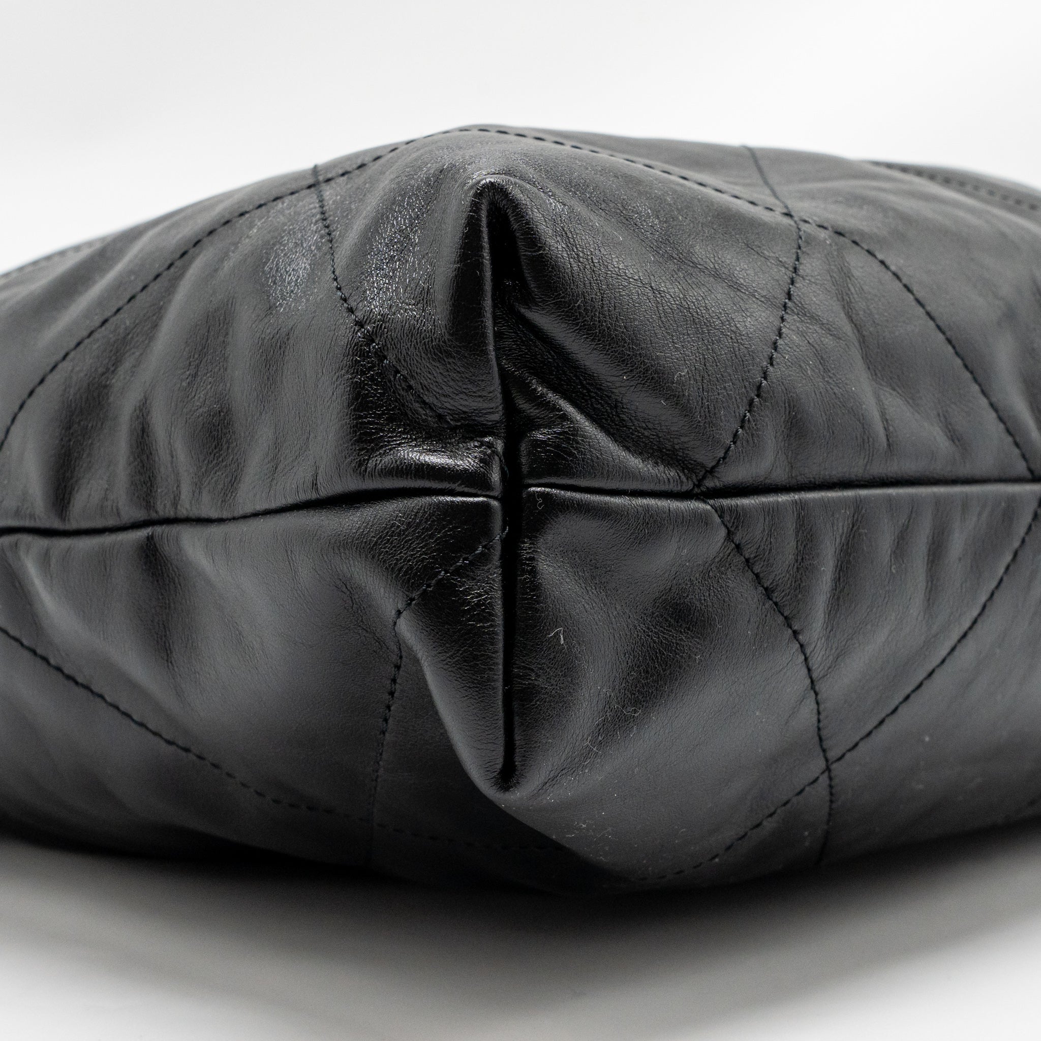 chanel-medium-22-bag-calfskin-black-ghw-microchip-1
