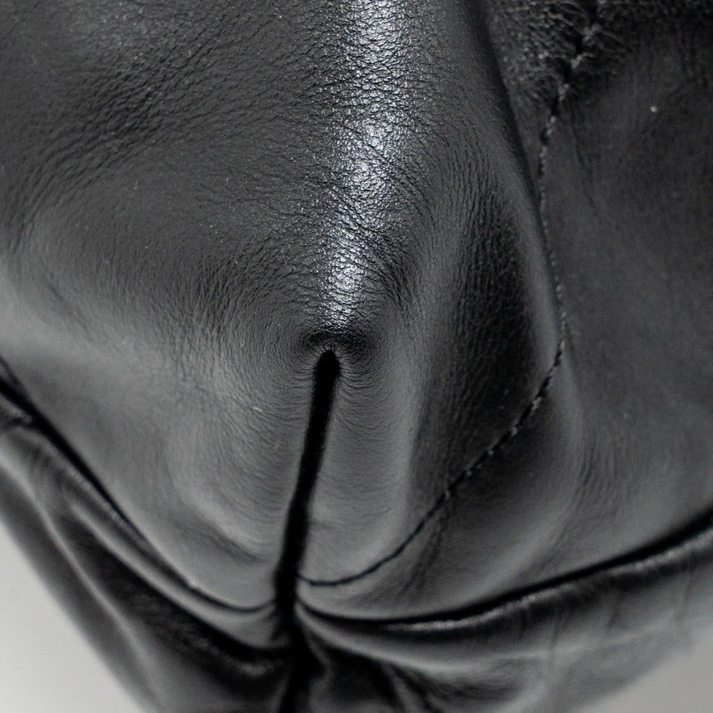 chanel-medium-22-bag-calfskin-black-ghw-microchip-1