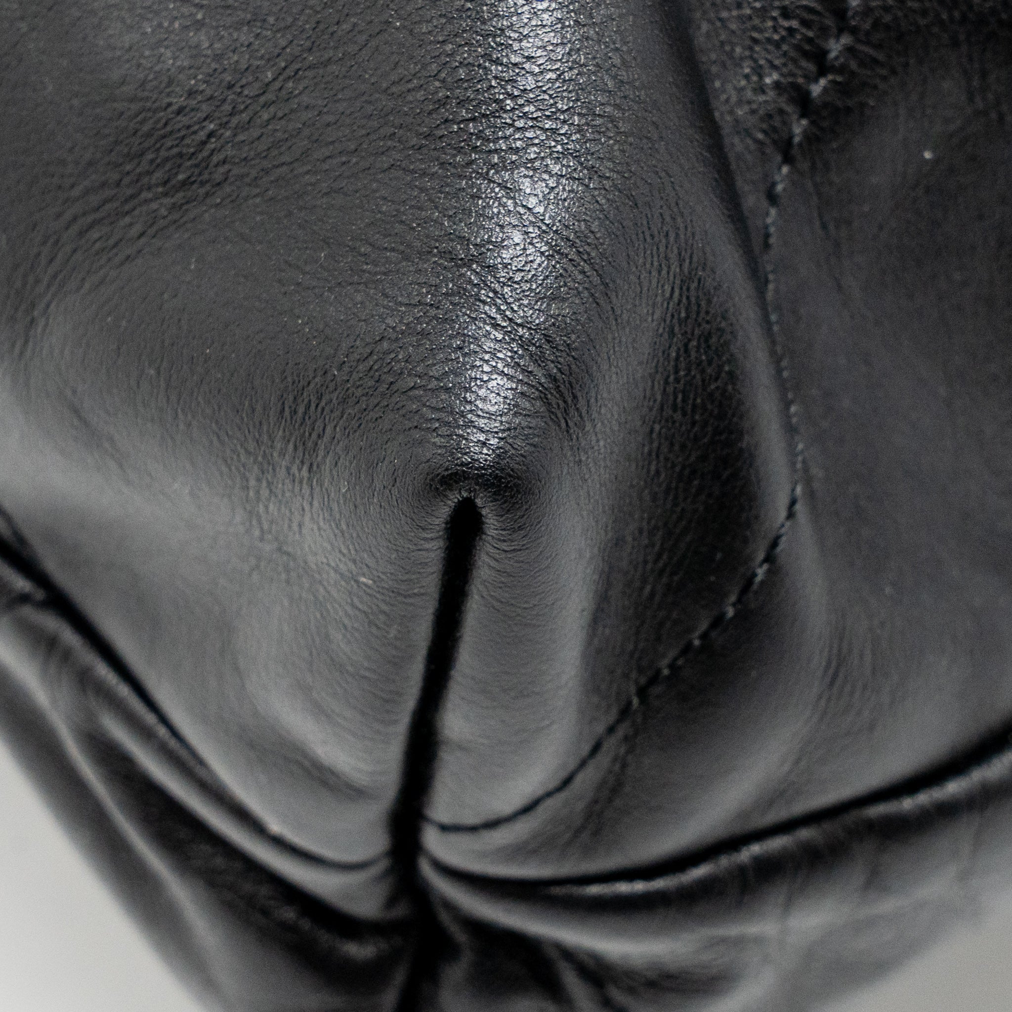 chanel-medium-22-bag-calfskin-black-ghw-microchip-1