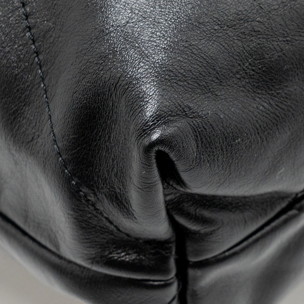 chanel-medium-22-bag-calfskin-black-ghw-microchip-1