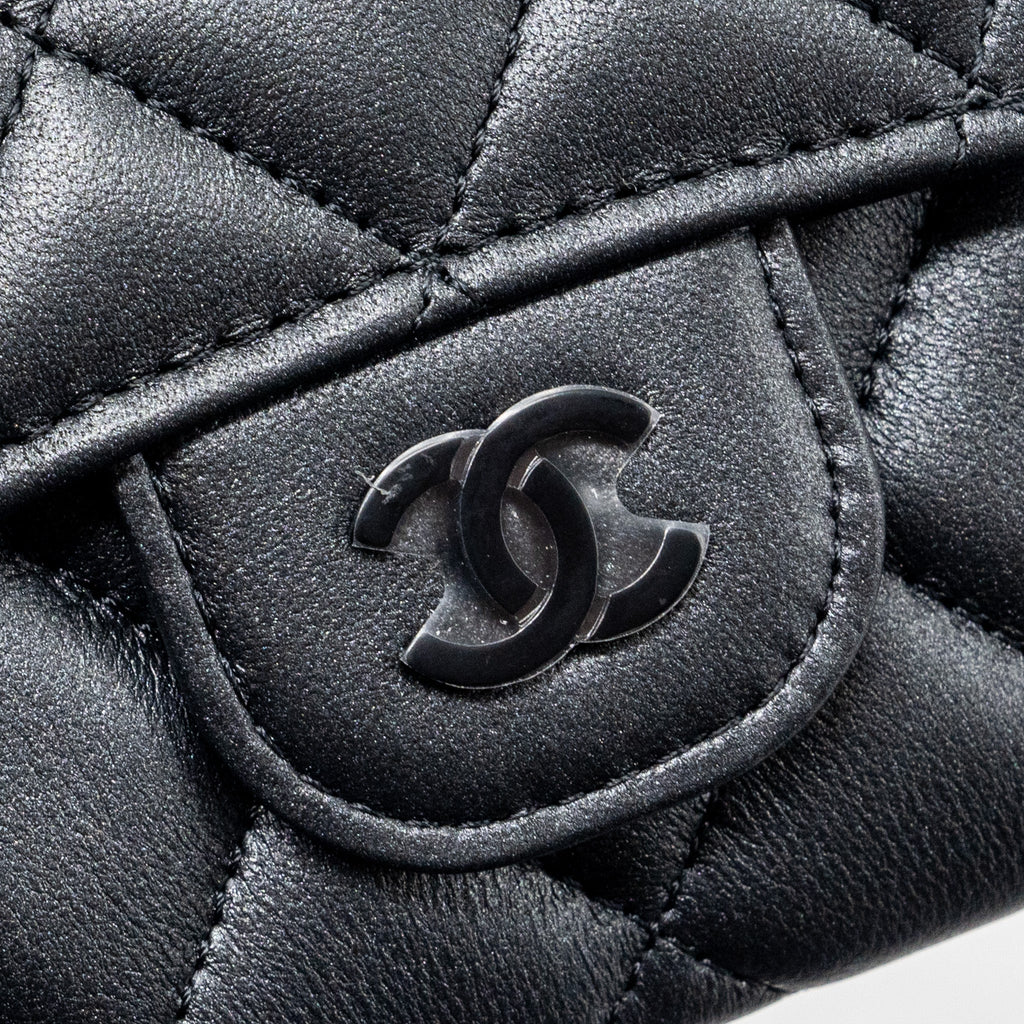 chanel-classic-flap-card-holder-lambskin-so-black-microchip
