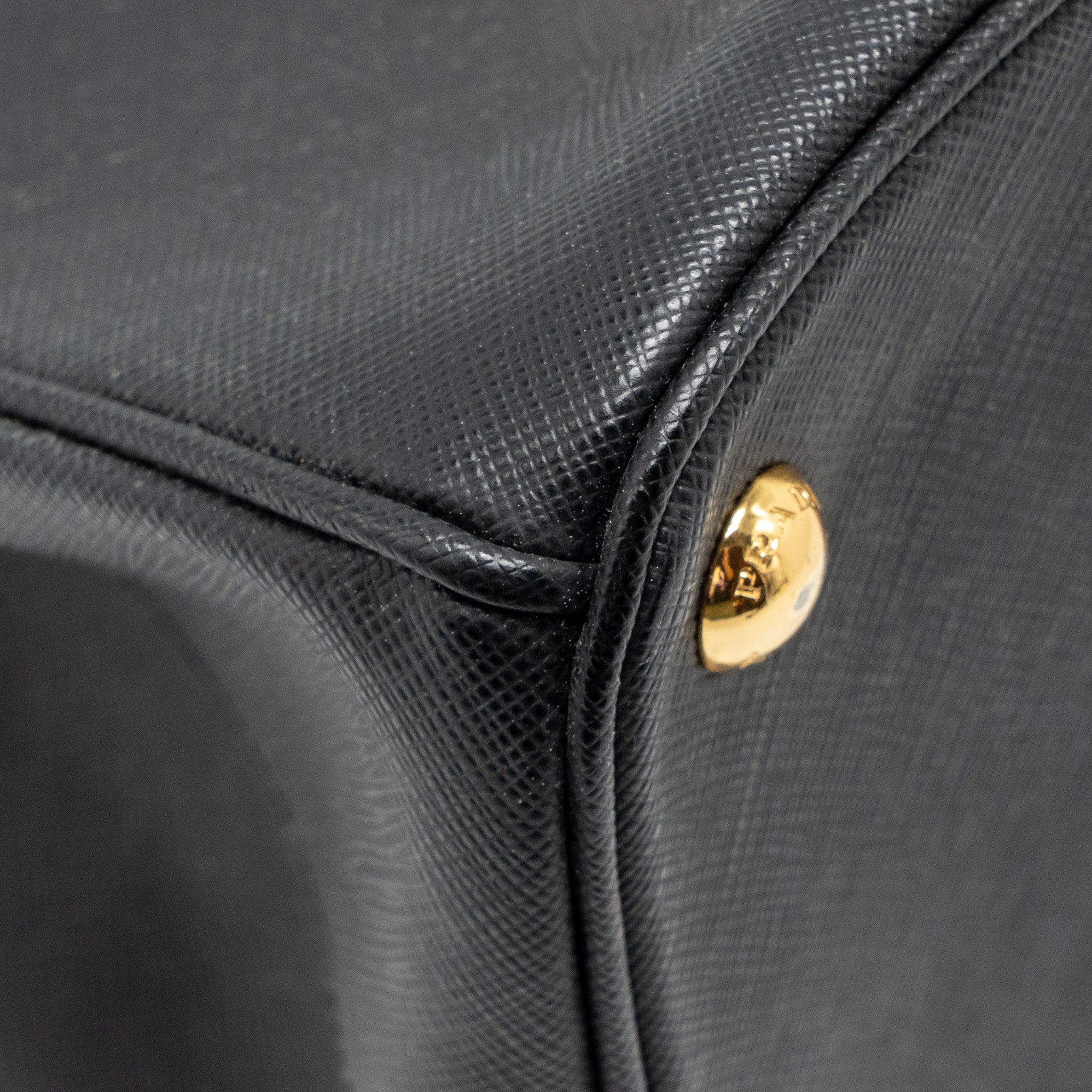 prada-large-saffiano-tote-bag-galleria-saffiano-leather-black-ghw
