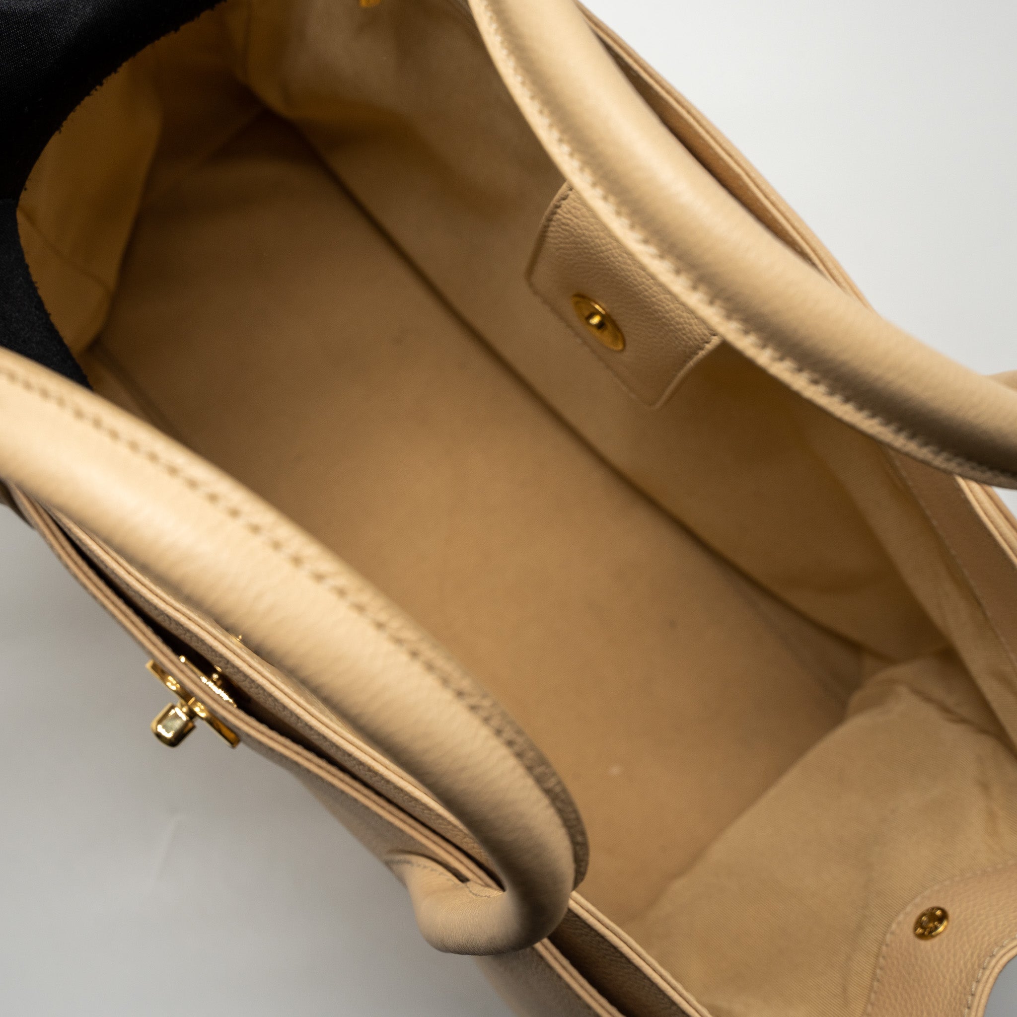 chanel-cerf-tote-bag-grained-calfskin-beige-ghw