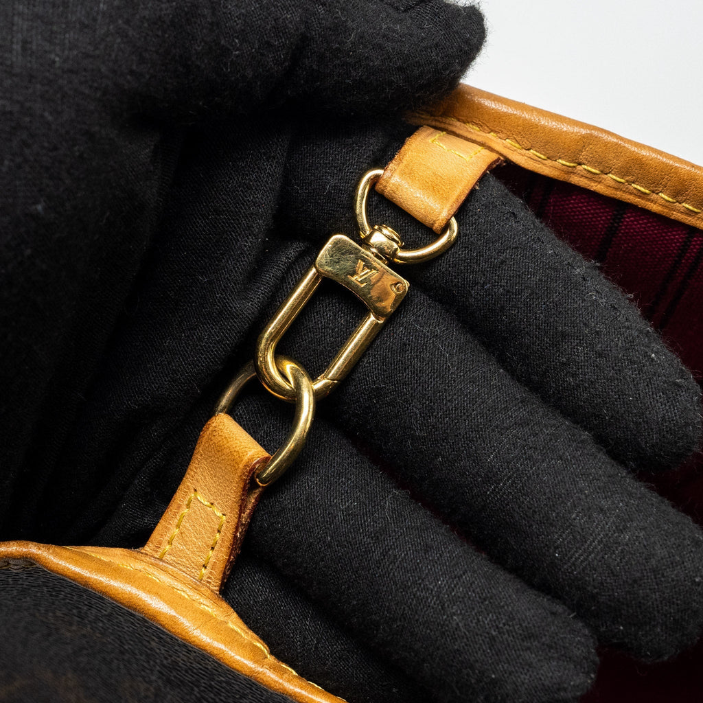 louis-vuitton-neverfull-mm-monogram-canvas-ghw-5