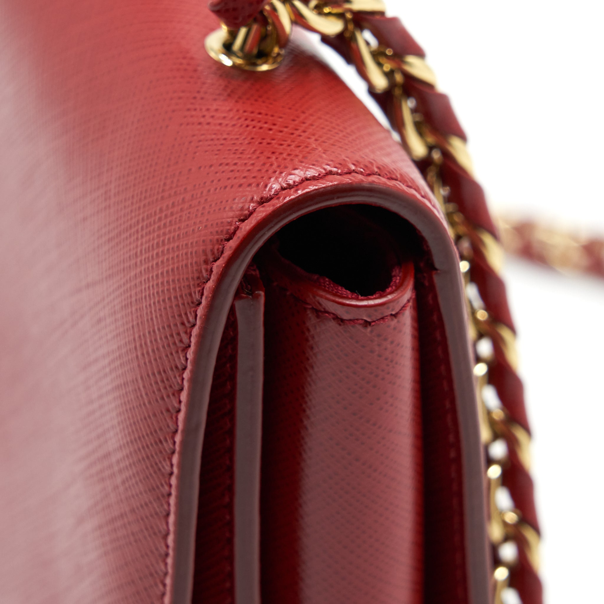 salvatore-ferragamo-ginny-saffiano-shoulder-bag-calfskin-red-ghw