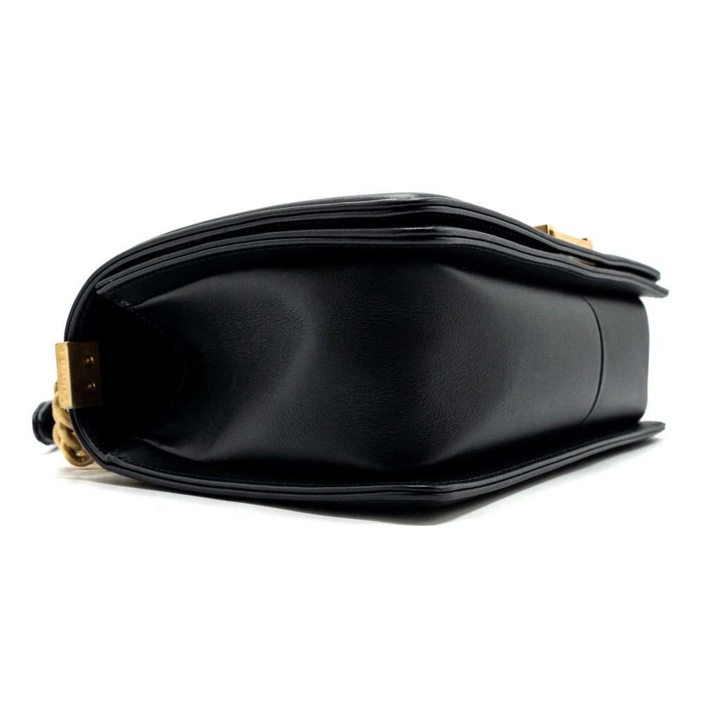 chanel-medium-boy-bag-calfskin-black-ghw-2