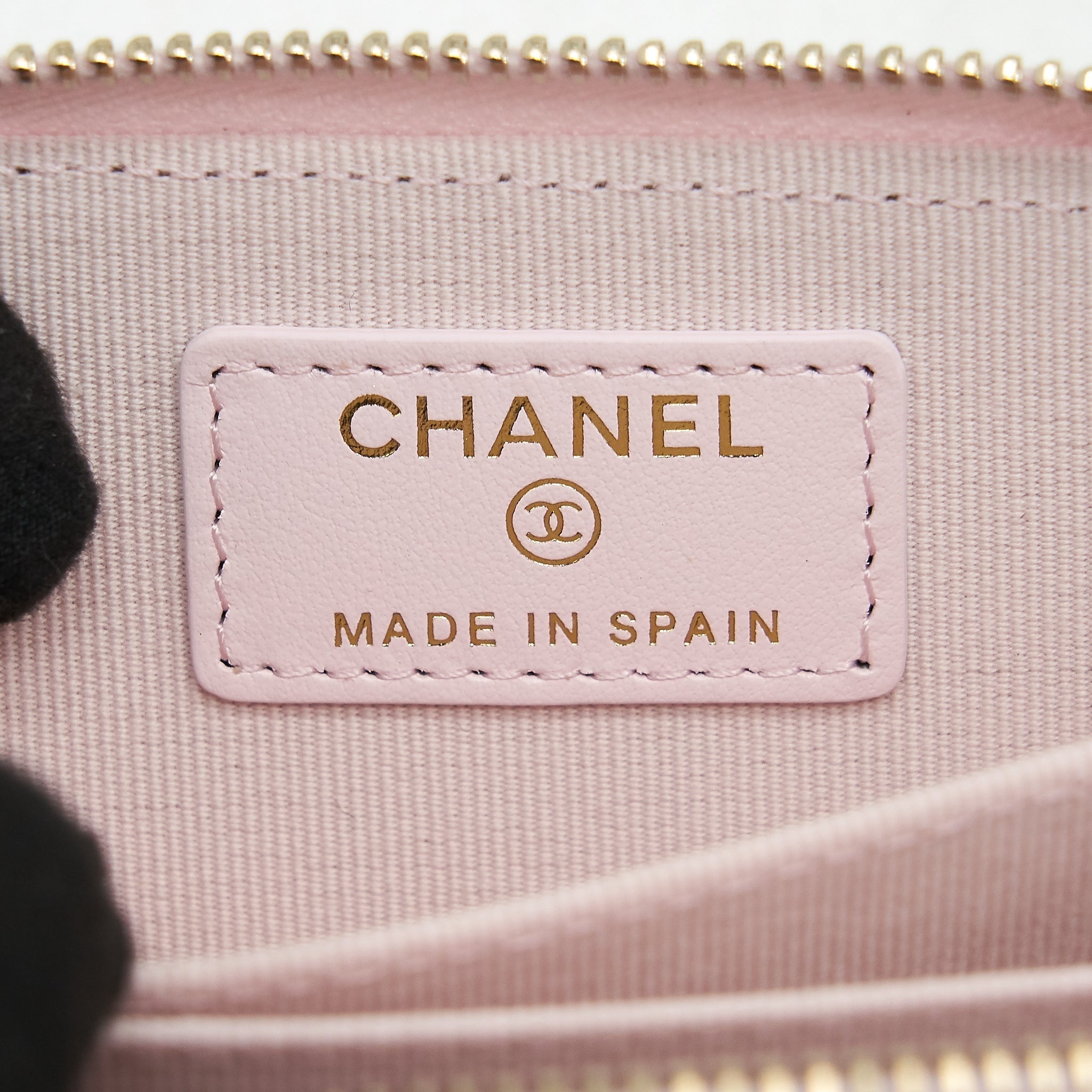 chanel-22p-zip-cardholder-caviar-pink-lghw