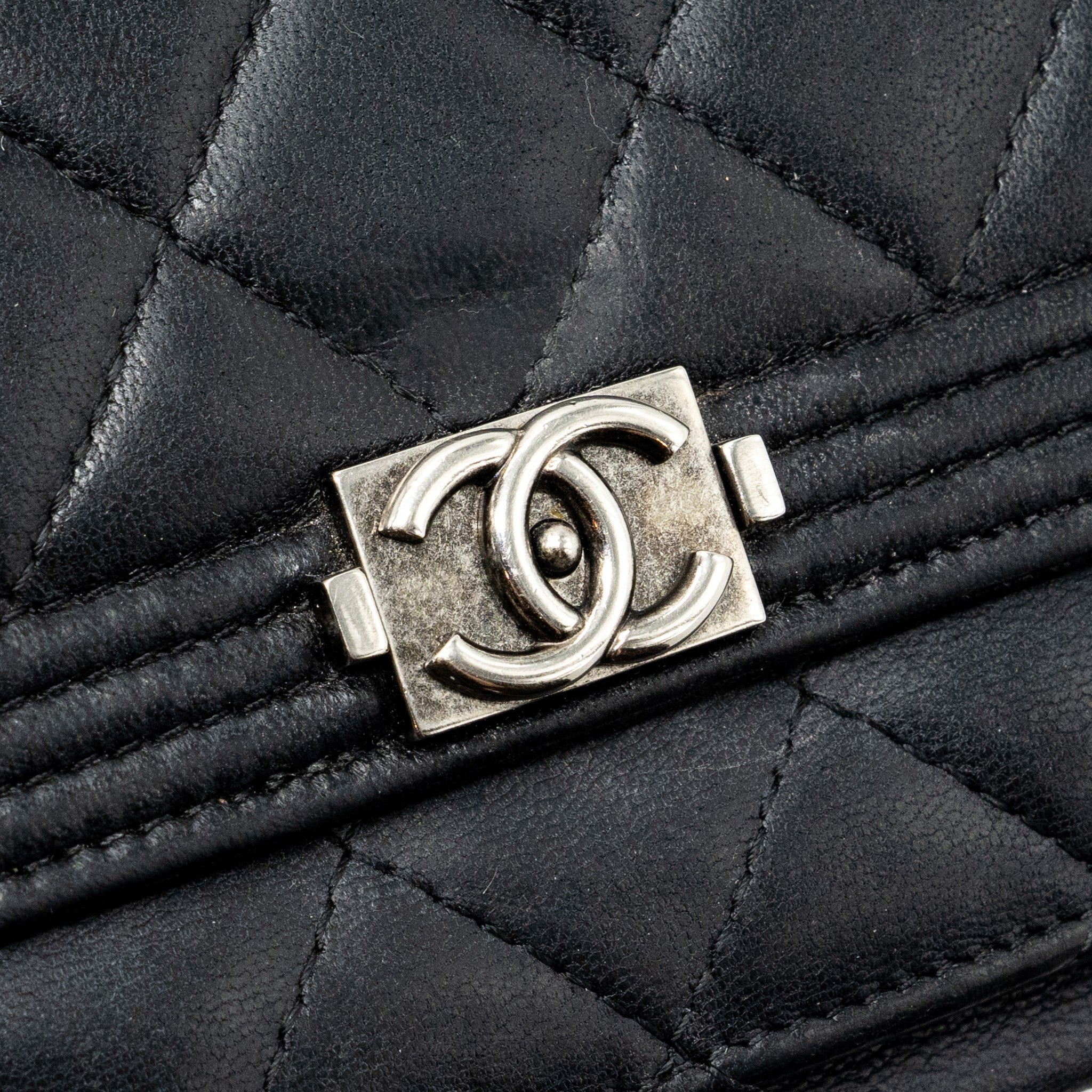 chanel-boy-wallet-on-chain-lambskin-black-ruthenium-hardware