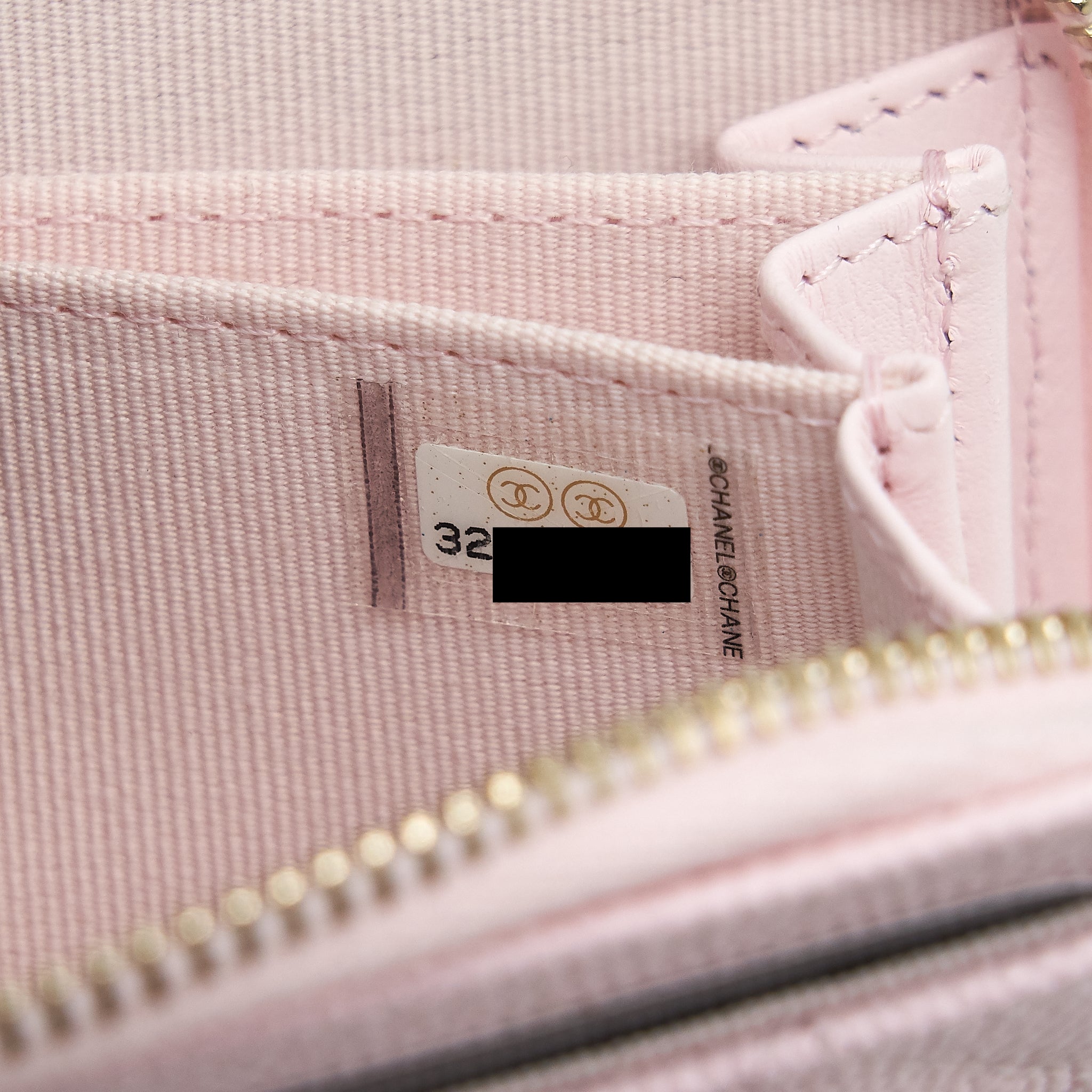 chanel-22p-zip-cardholder-caviar-pink-lghw