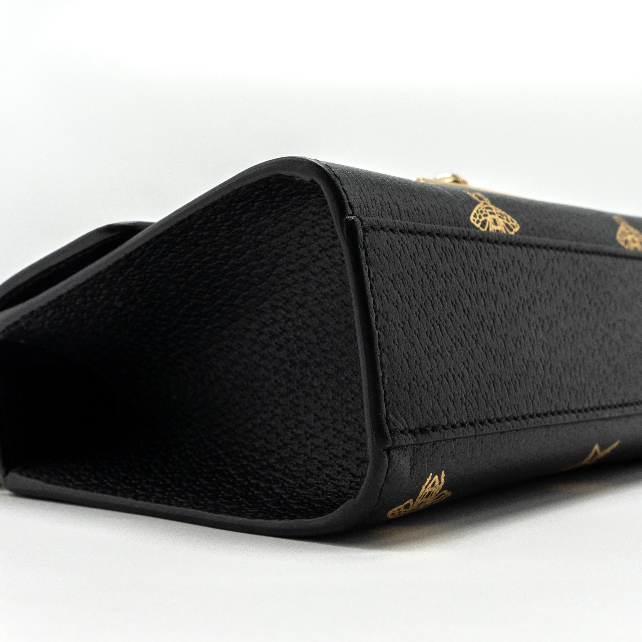 gucci-padlock-chain-bag-bee-print-calfskin-black-ghw