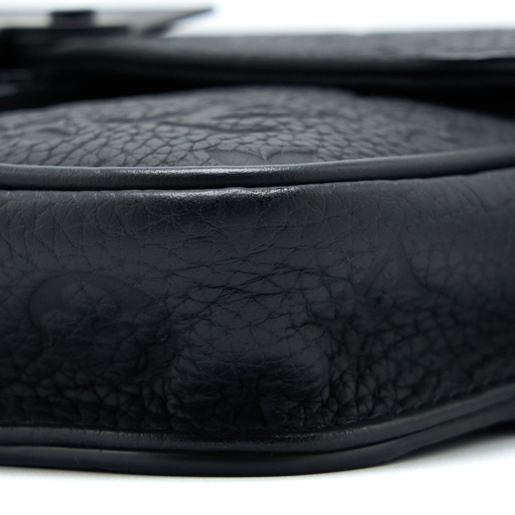 louis-vuitton-s-lock-slingbag-monogram-embossed-taurillon-black-black-hardware-new-version