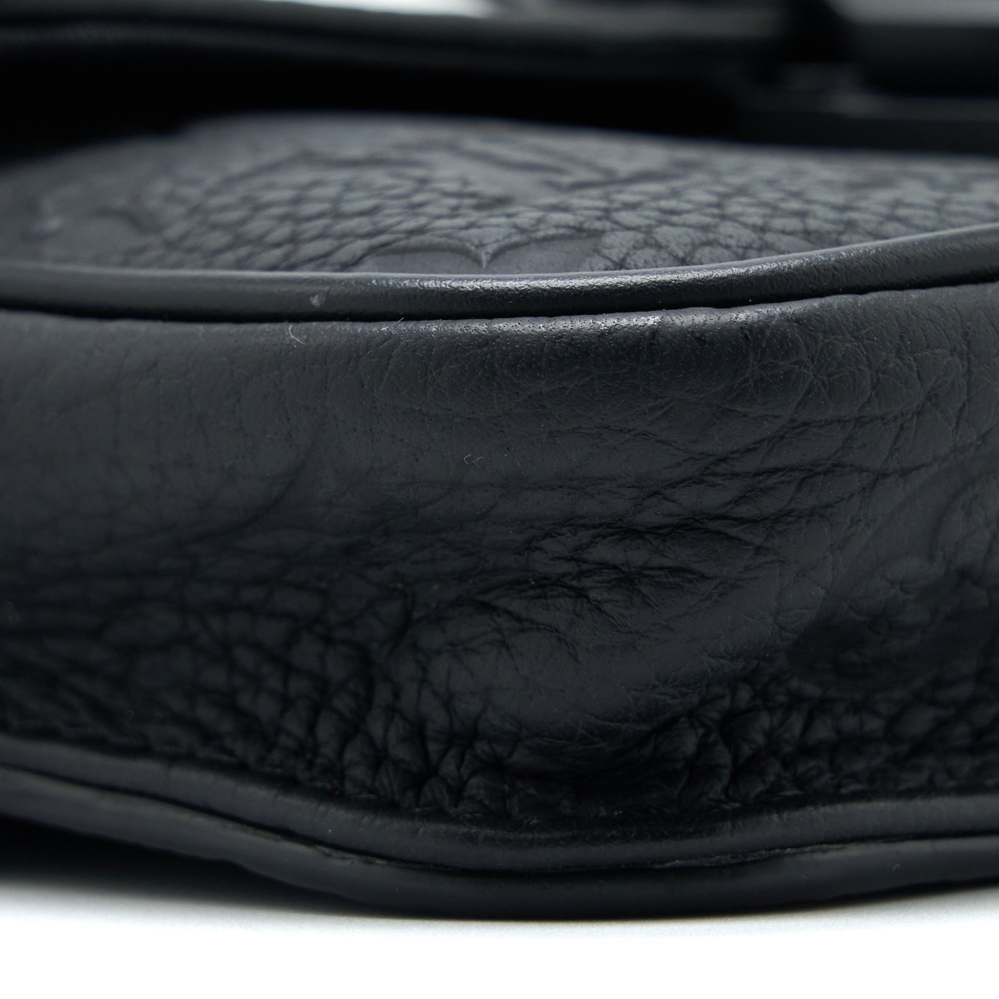 louis-vuitton-s-lock-slingbag-monogram-embossed-taurillon-black-black-hardware-new-version