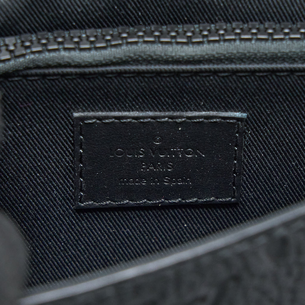 louis-vuitton-s-lock-slingbag-monogram-embossed-taurillon-black-black-hardware-new-version