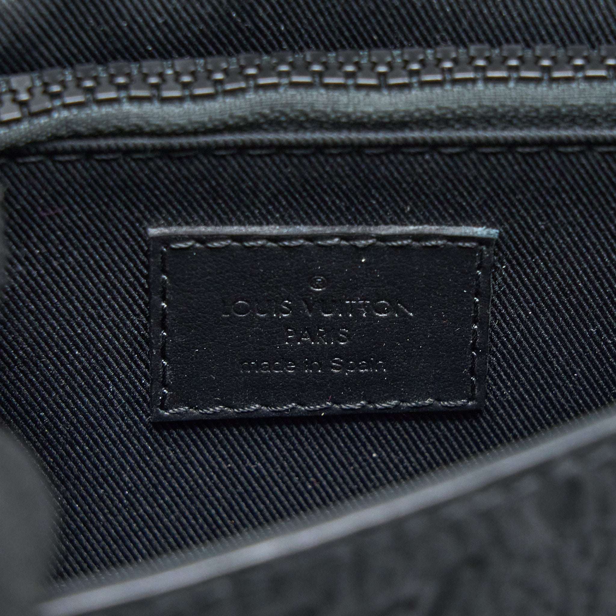 louis-vuitton-s-lock-slingbag-monogram-embossed-taurillon-black-black-hardware-new-version