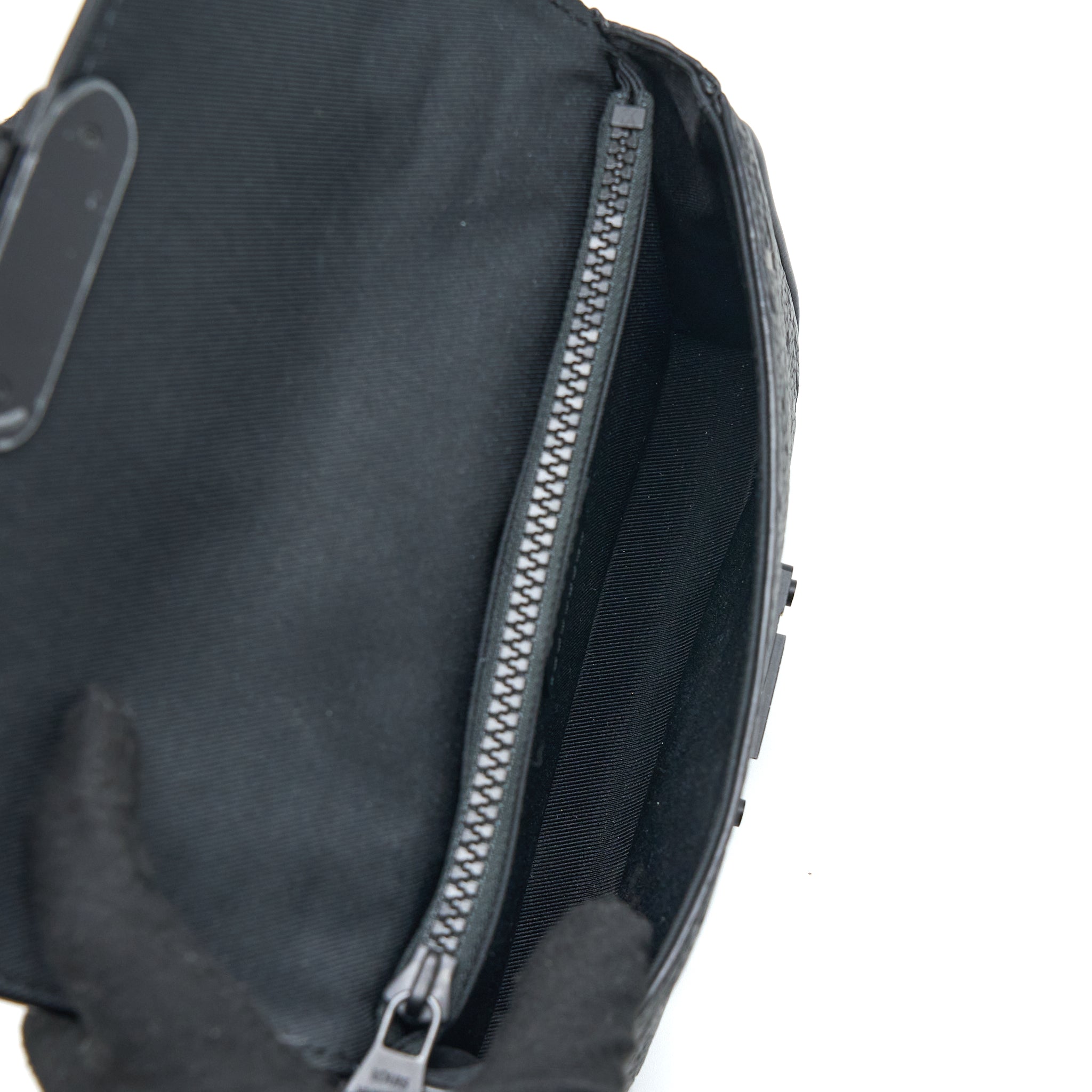 louis-vuitton-s-lock-slingbag-monogram-embossed-taurillon-black-black-hardware-new-version