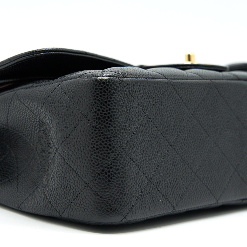 chanel-jumbo-classic-double-flap-in-caviar-black-ghw