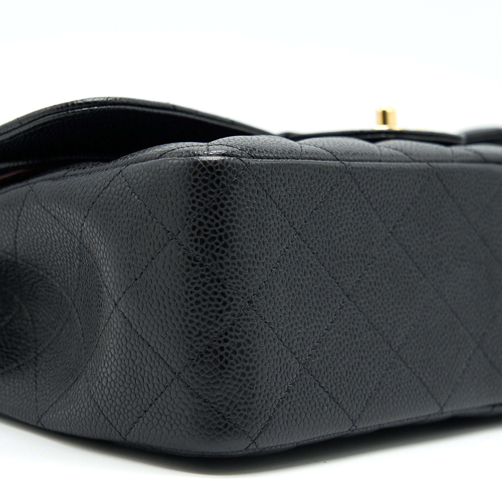chanel-jumbo-classic-double-flap-in-caviar-black-ghw