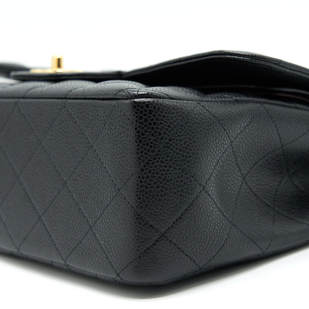 chanel-jumbo-classic-double-flap-in-caviar-black-ghw