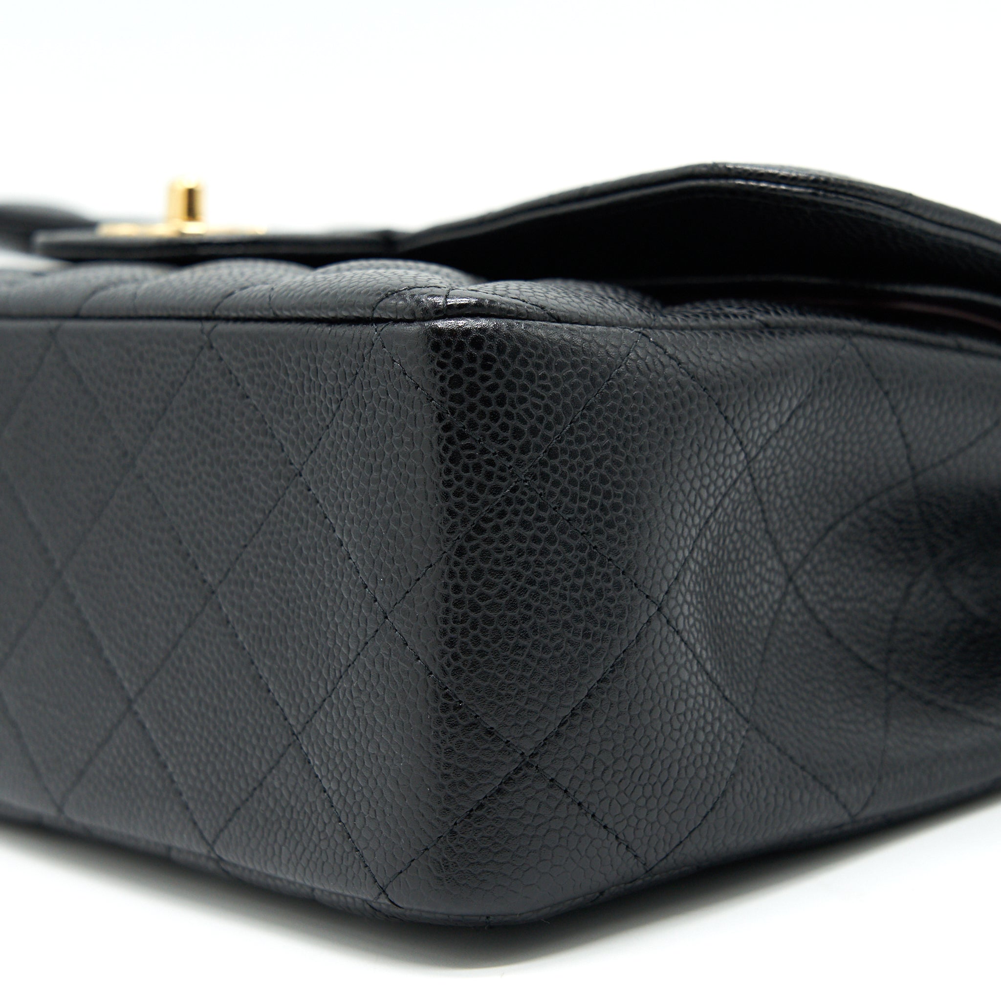 chanel-jumbo-classic-double-flap-in-caviar-black-ghw