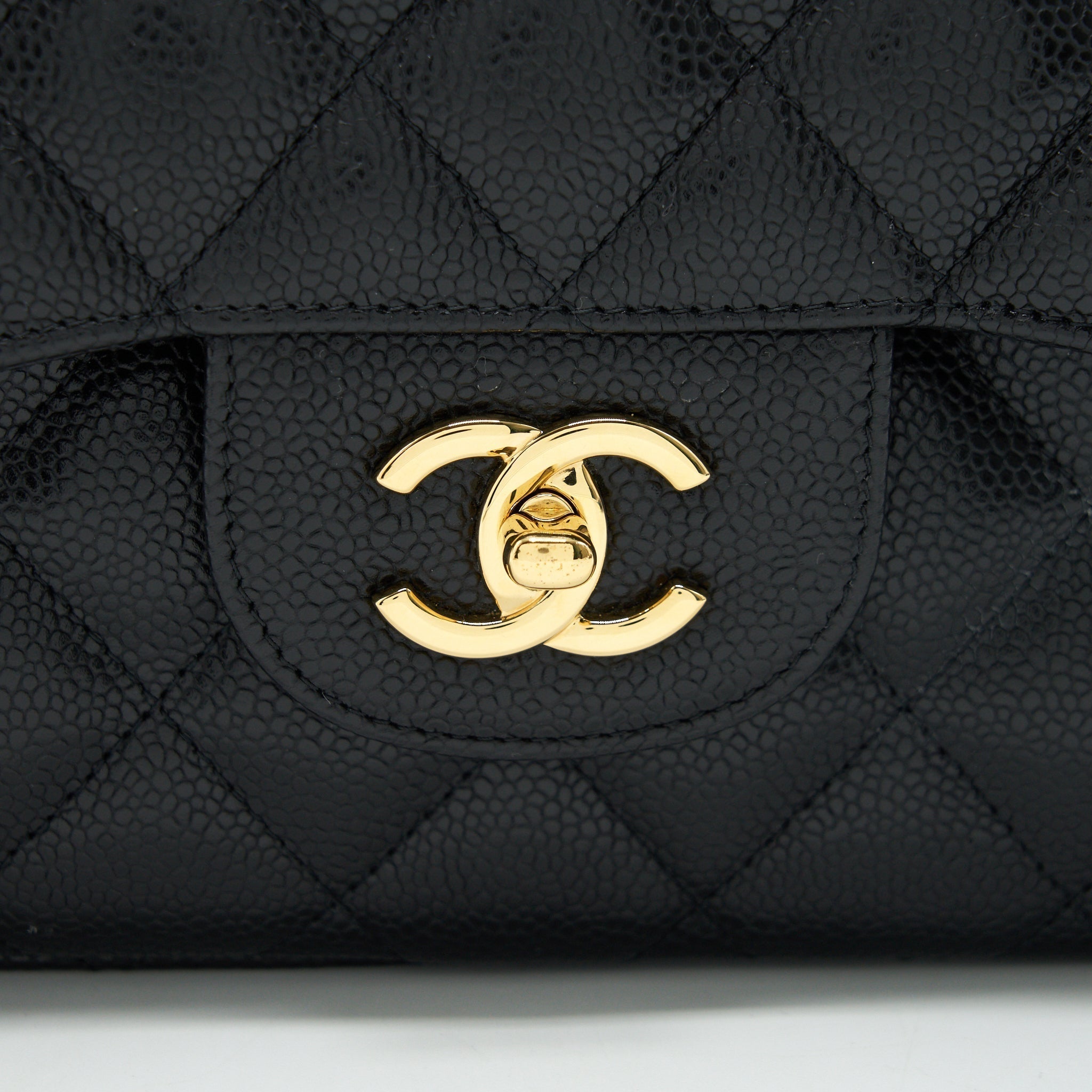 chanel-jumbo-classic-double-flap-in-caviar-black-ghw