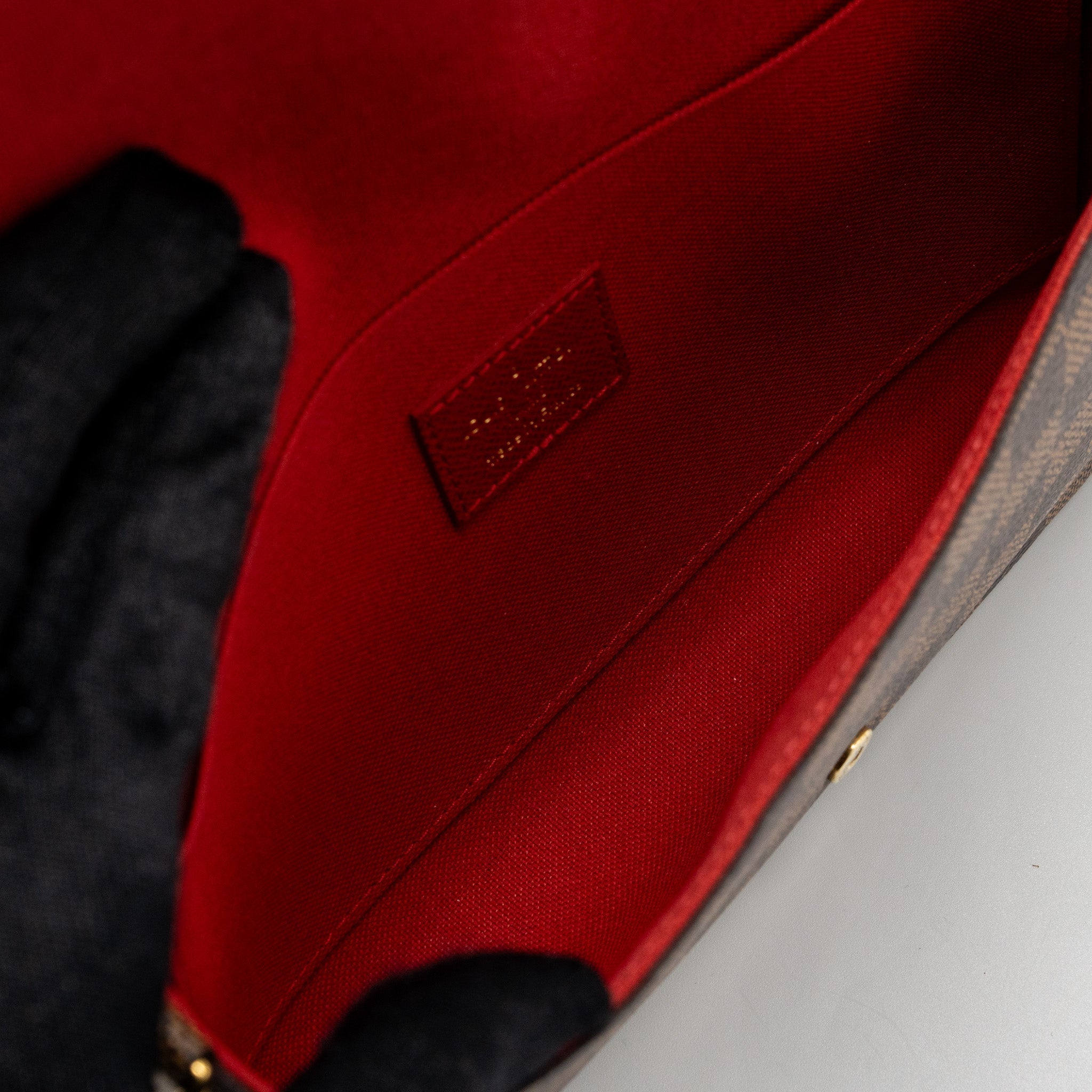 louis-vuitton-felicie-pochette-damier-ebene-canvas-ghw