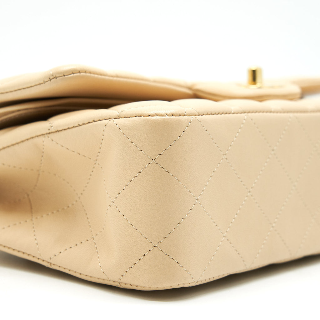 chanel-medium-beige-in-lambskin-ghw
