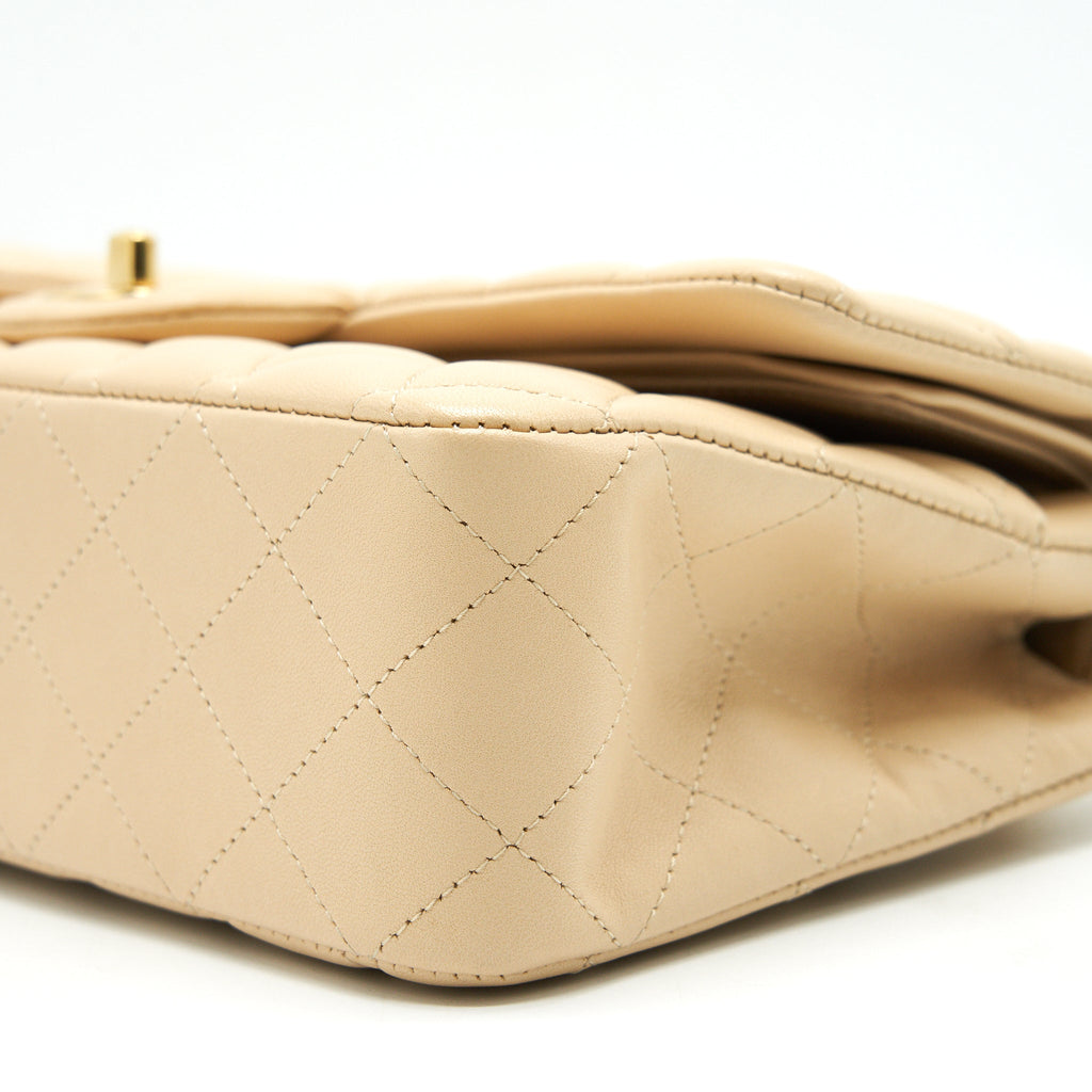 chanel-medium-beige-in-lambskin-ghw
