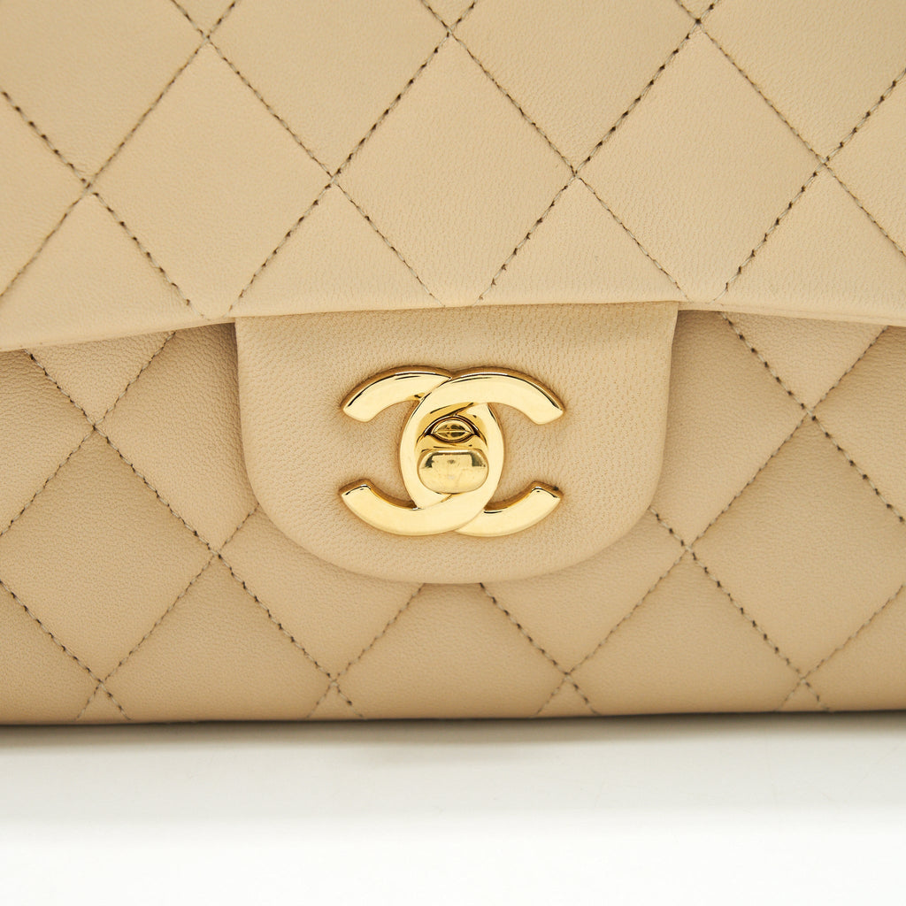 chanel-medium-beige-in-lambskin-ghw