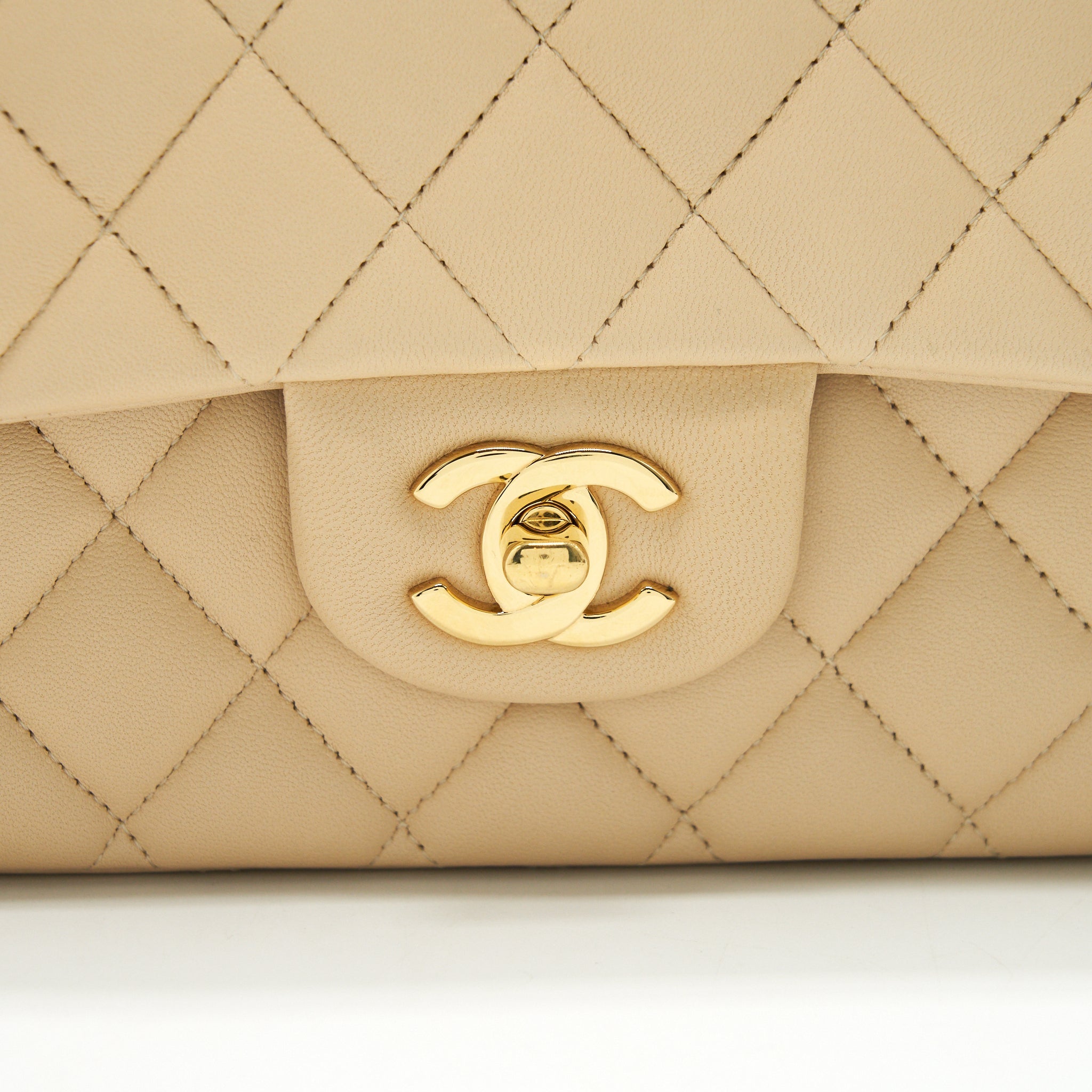 chanel-medium-beige-in-lambskin-ghw