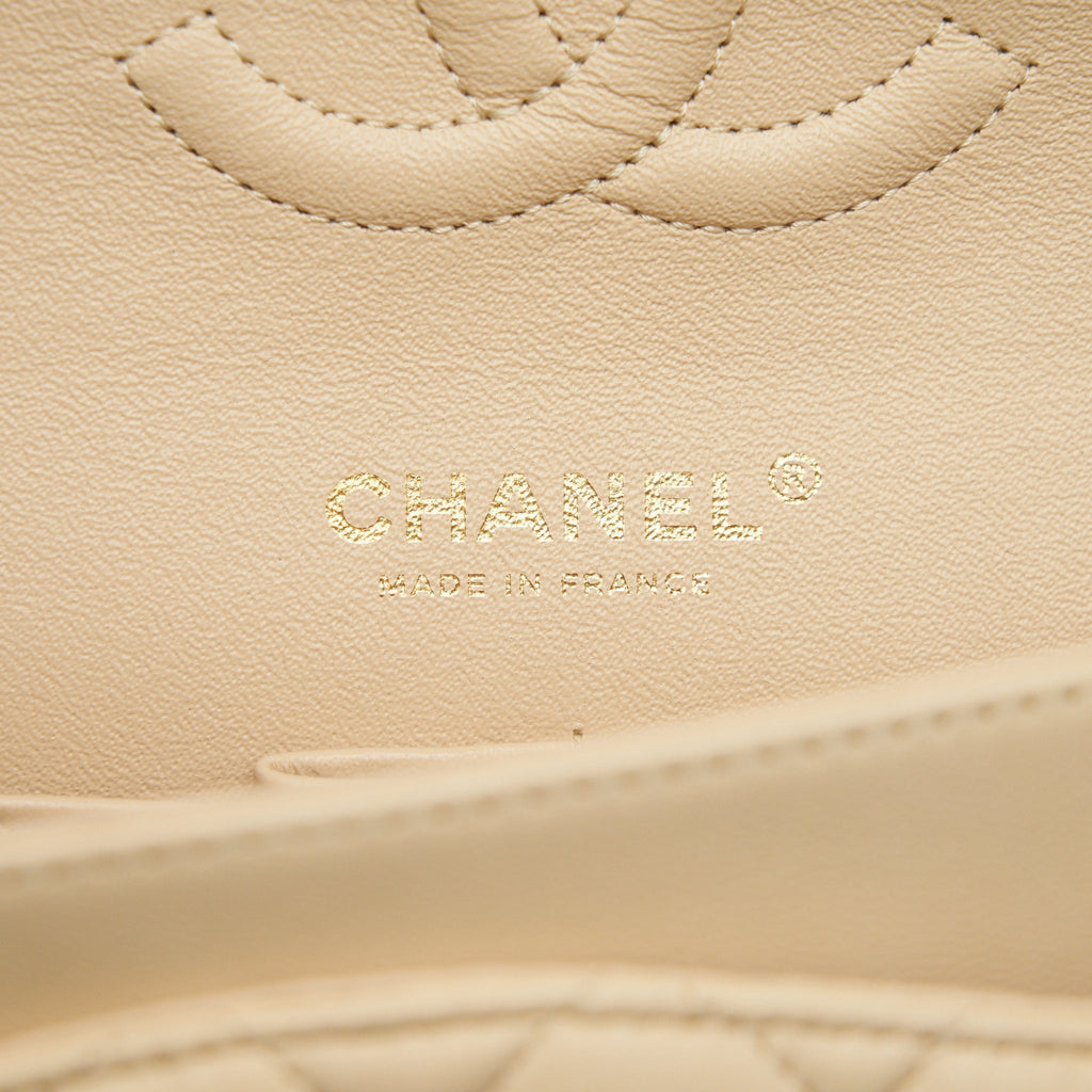 chanel-medium-beige-in-lambskin-ghw