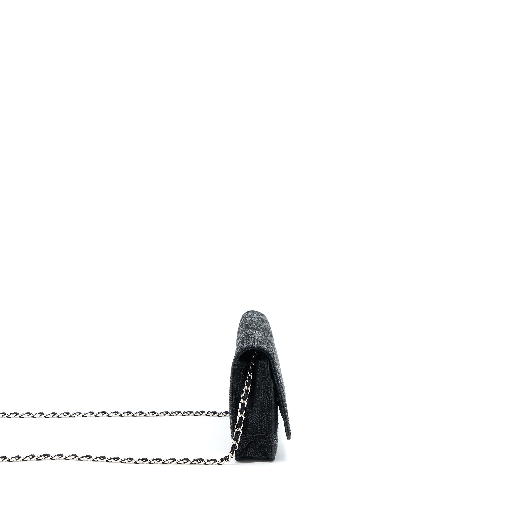 chanel-seasonal-wallet-on-chain-fabric-black-shw