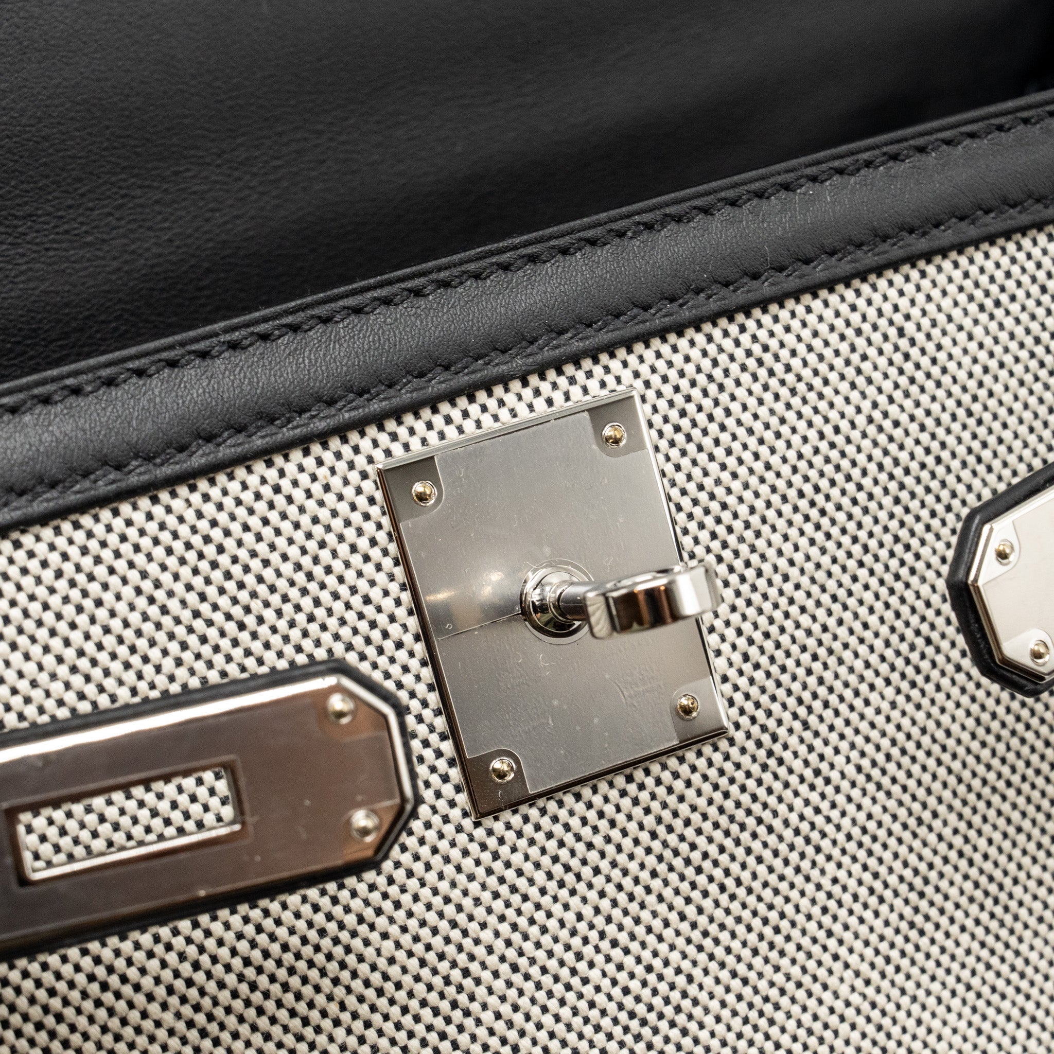 hermes-mini-lindy-swift-gris-pale-gris-meyer-shw-stamp-b-1