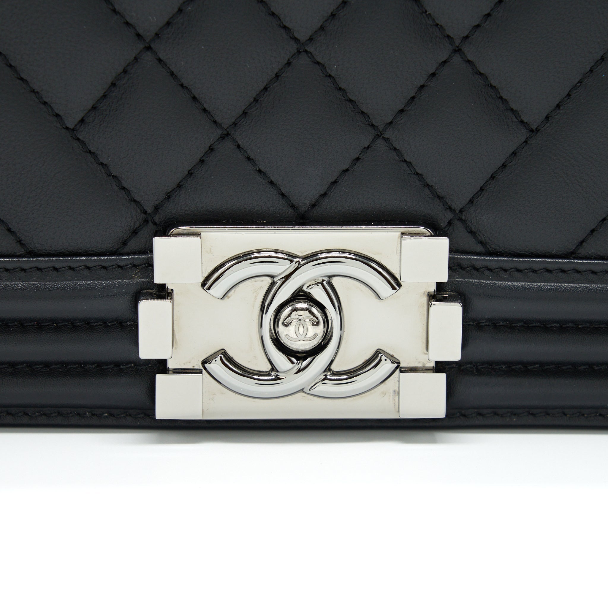 chanel-medium-boy-bag-quilted-and-chevron-calfskin-black-shw